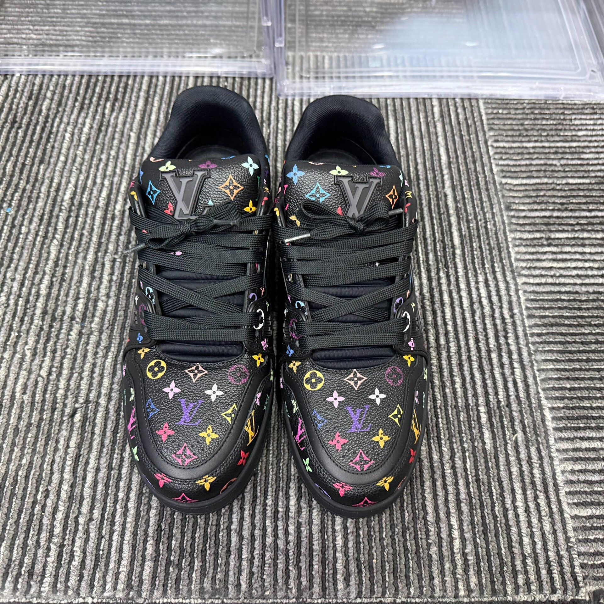 Louis Vuitton Louis Vuitton Training Black Lowtop Sneakers 7 Men Size US 7 / EU 40 - 2 Thumbnail