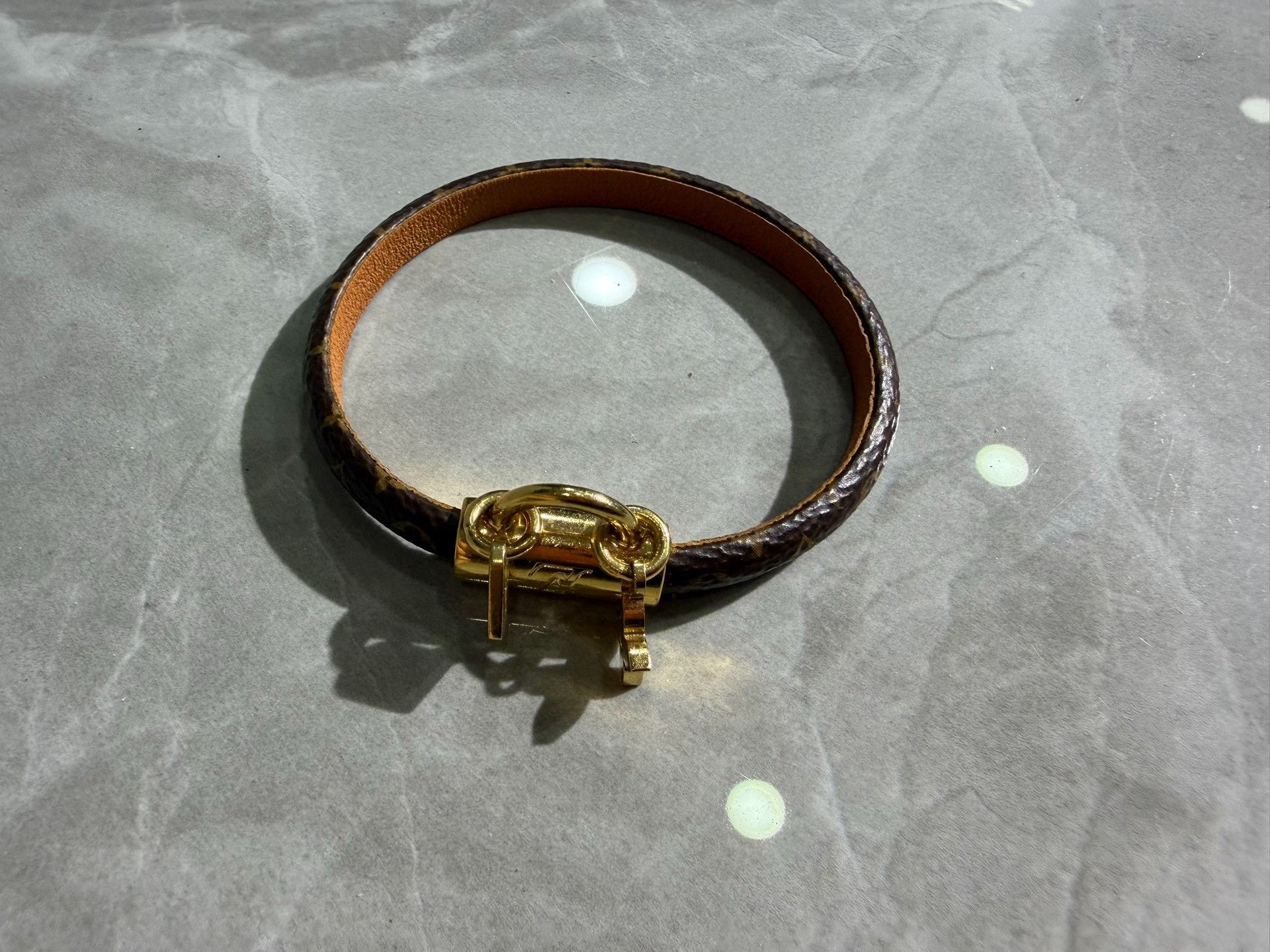 Louis Vuitton Louis Vuitton Leather Gold Bracelet OS Women Size ONE SIZE - 2 Thumbnail