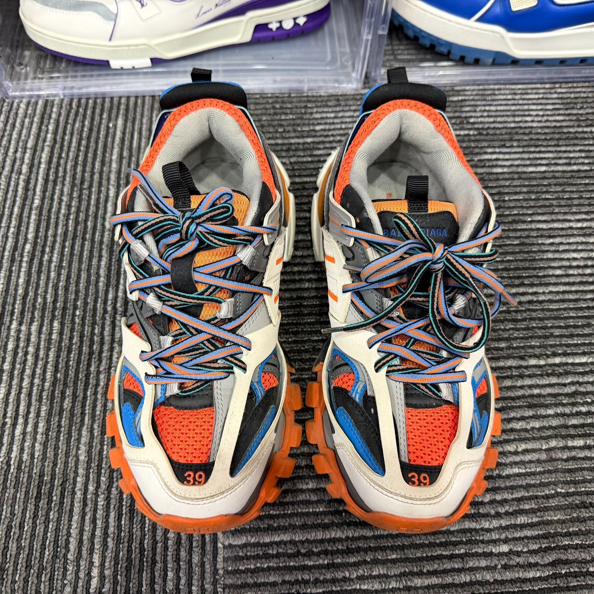 Balenciaga Balenciaga Orange Lowtop Sneakers 6 Men Size US 6 / EU 39 - 4 Thumbnail