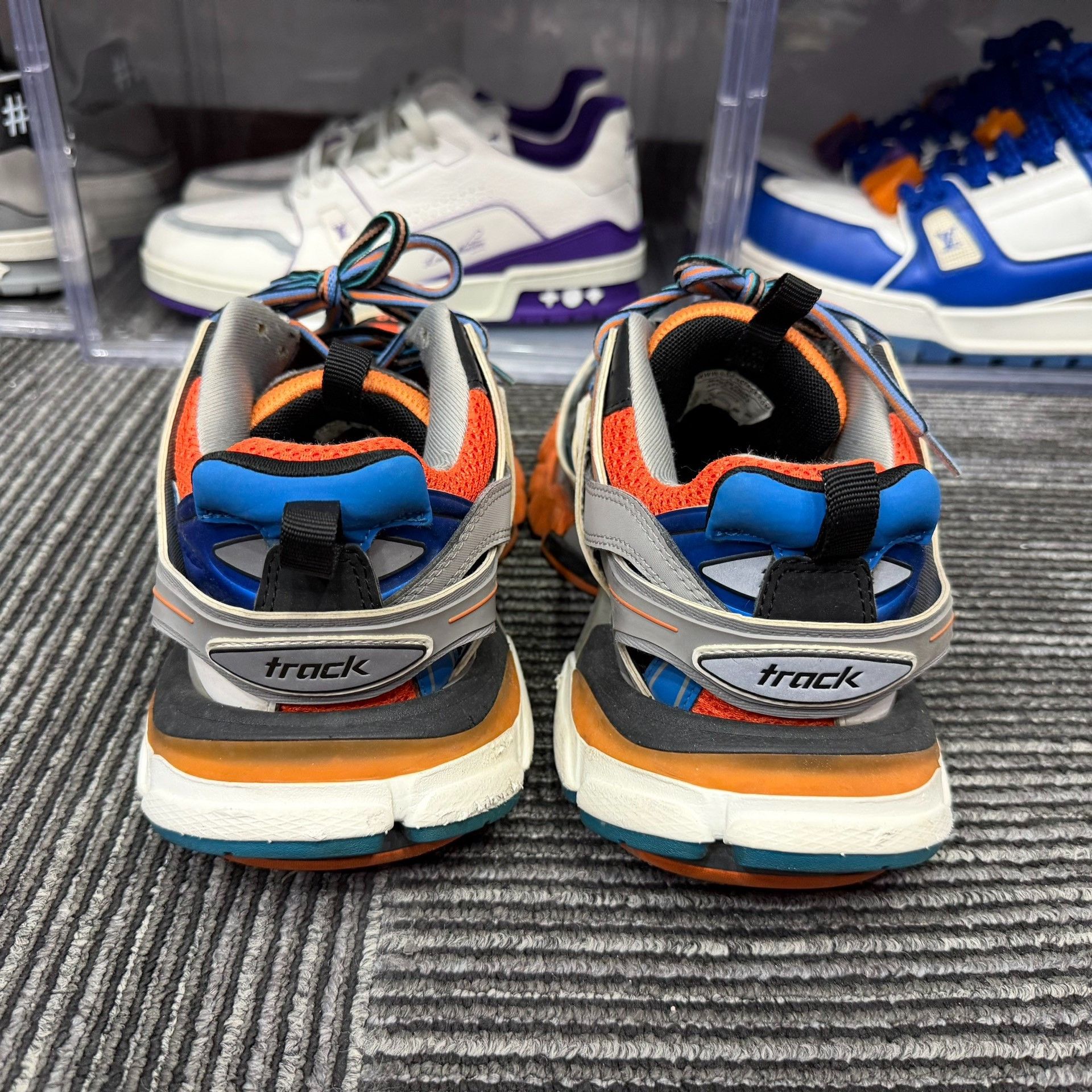 Balenciaga Balenciaga Orange Lowtop Sneakers 6 Men Size US 6 / EU 39 - 5 Thumbnail