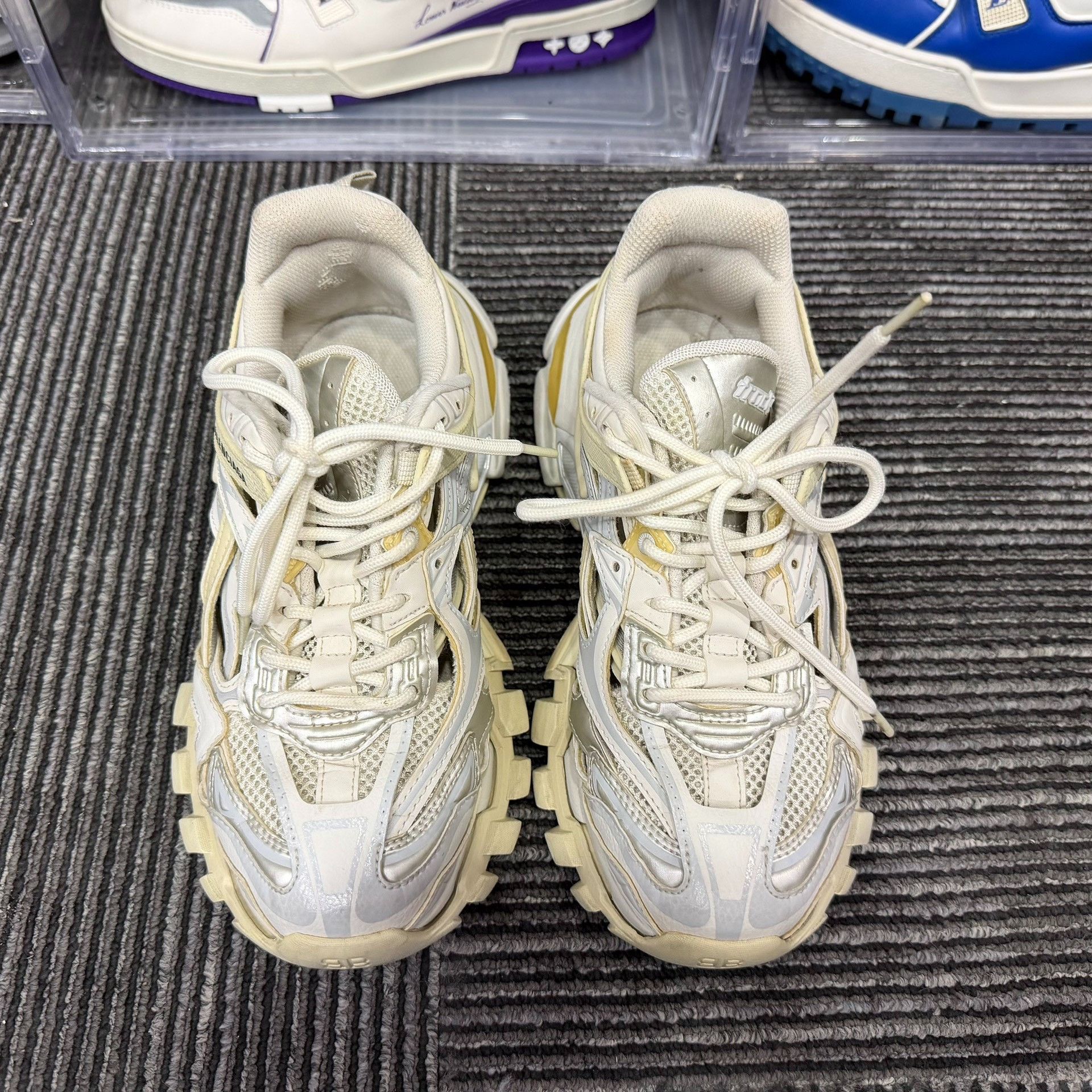 Balenciaga Balenciaga White Lowtop Sneakers us_8 Women Size US 8 / IT 38 - 4 Thumbnail