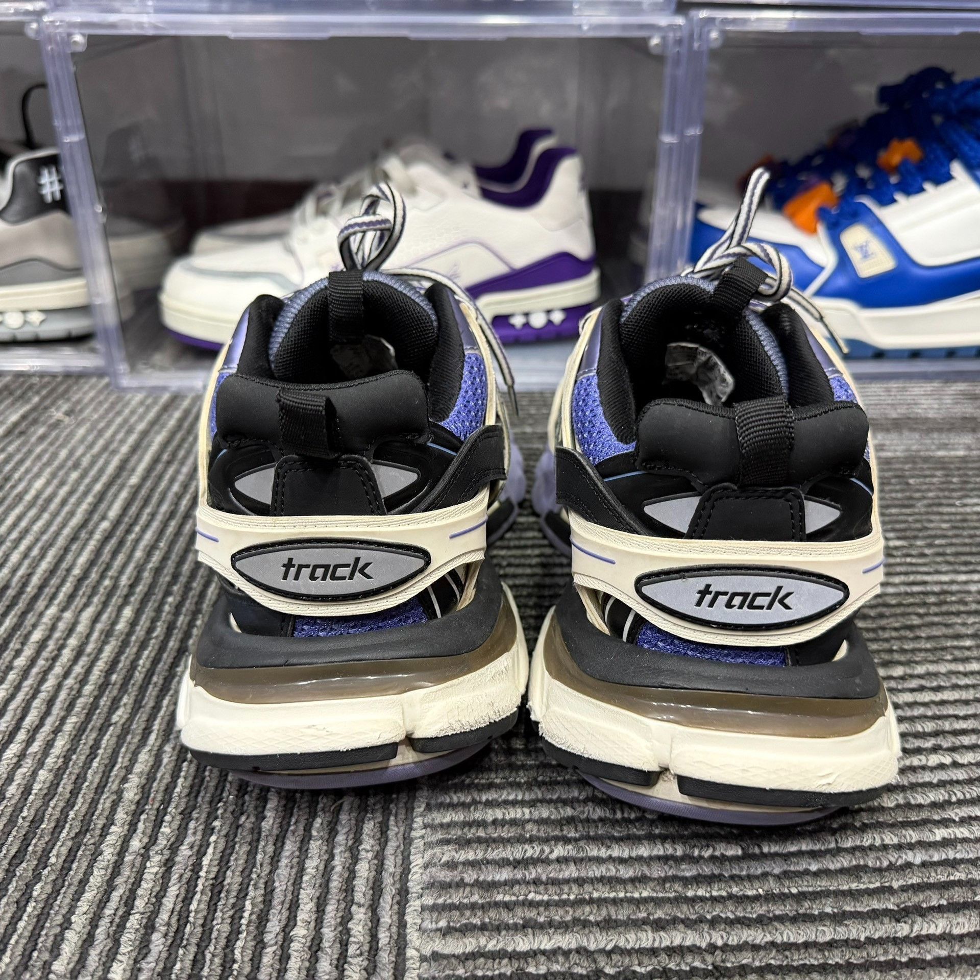 Balenciaga Balenciaga Purple Lowtop Sneakers 7 Men Size US 7 / EU 40 - 5 Thumbnail
