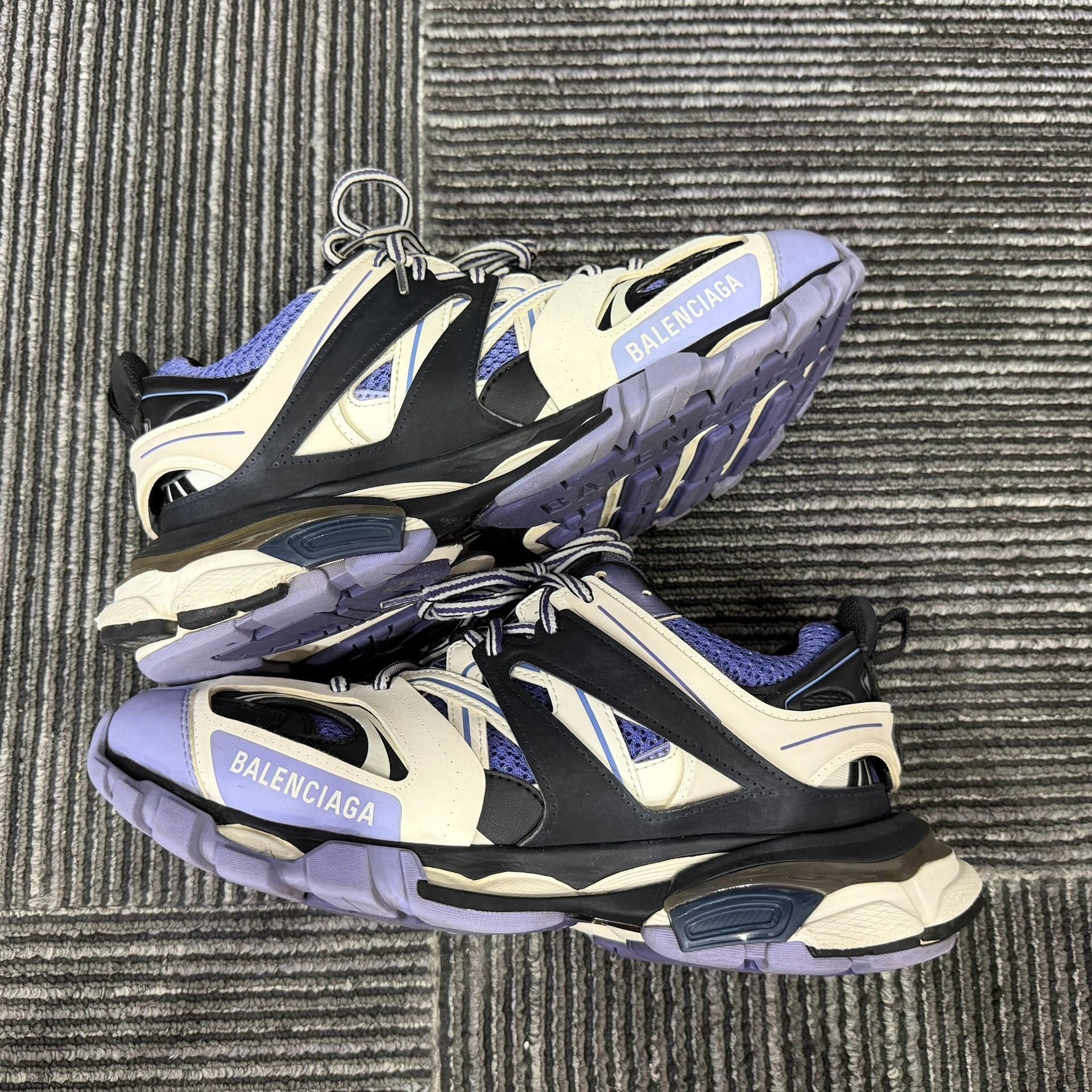 Balenciaga Balenciaga Purple Lowtop Sneakers 7 Men Size US 7 / EU 40 - 2 Thumbnail