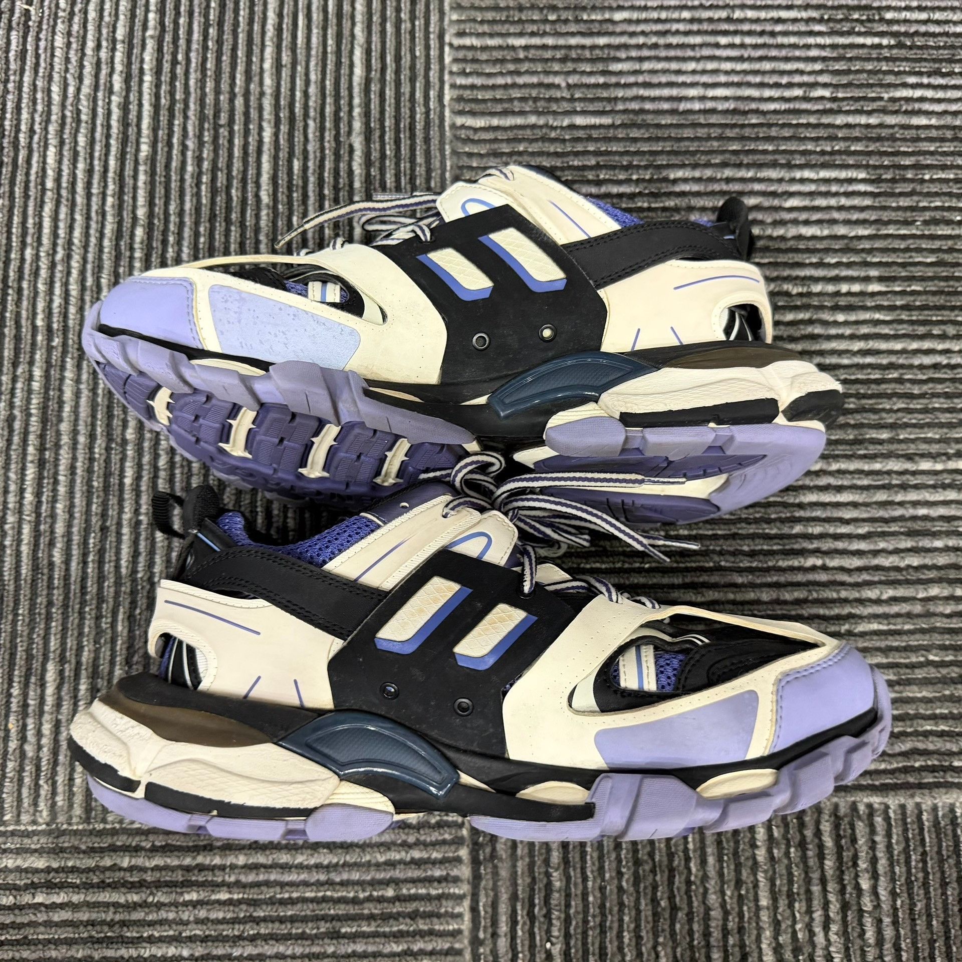 Balenciaga Balenciaga Purple Lowtop Sneakers 7 Men Size US 7 / EU 40 - 3 Thumbnail