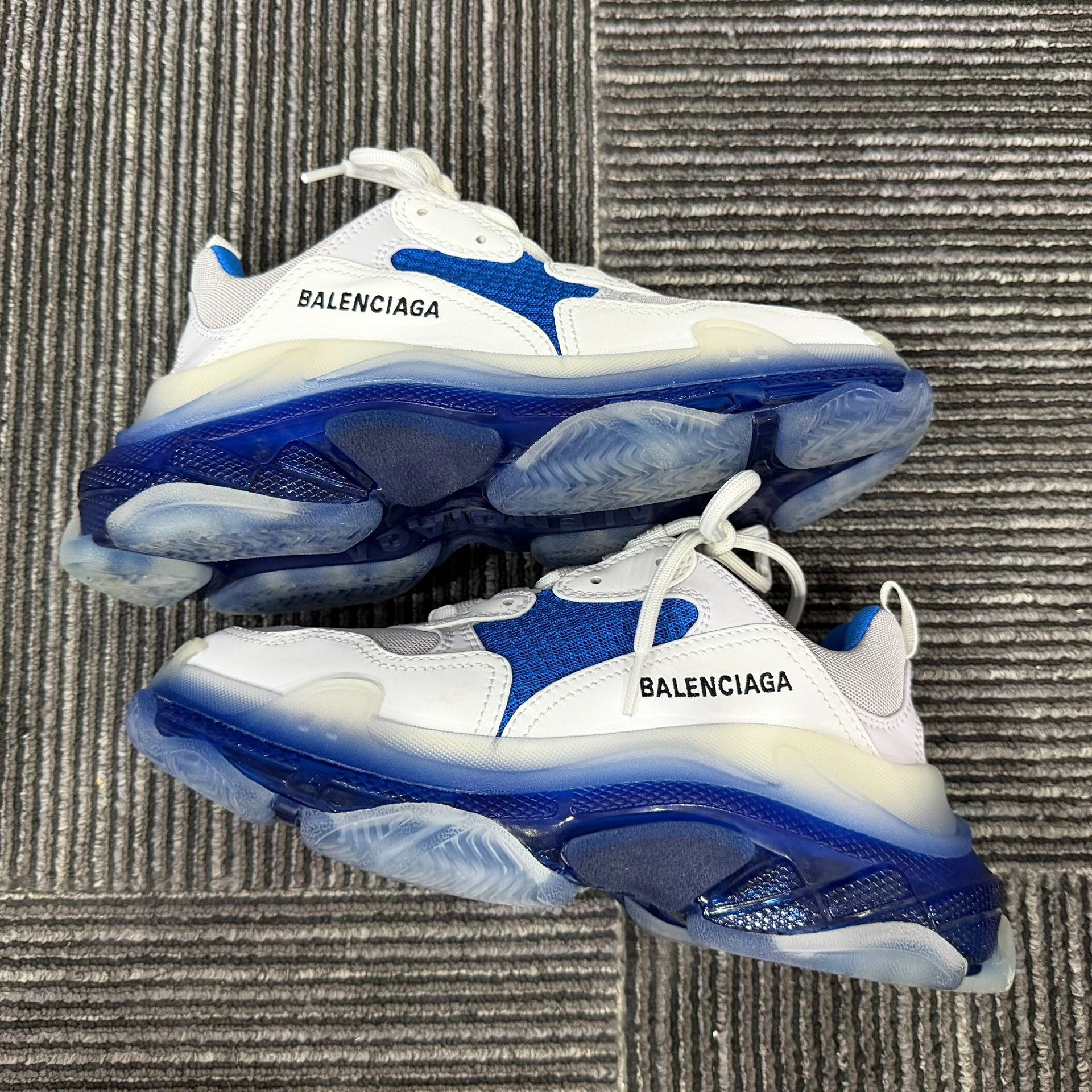 Balenciaga Balenciaga Blue Lowtop Sneakers us_8 Women Size US 8 / IT 38 - 2 Thumbnail