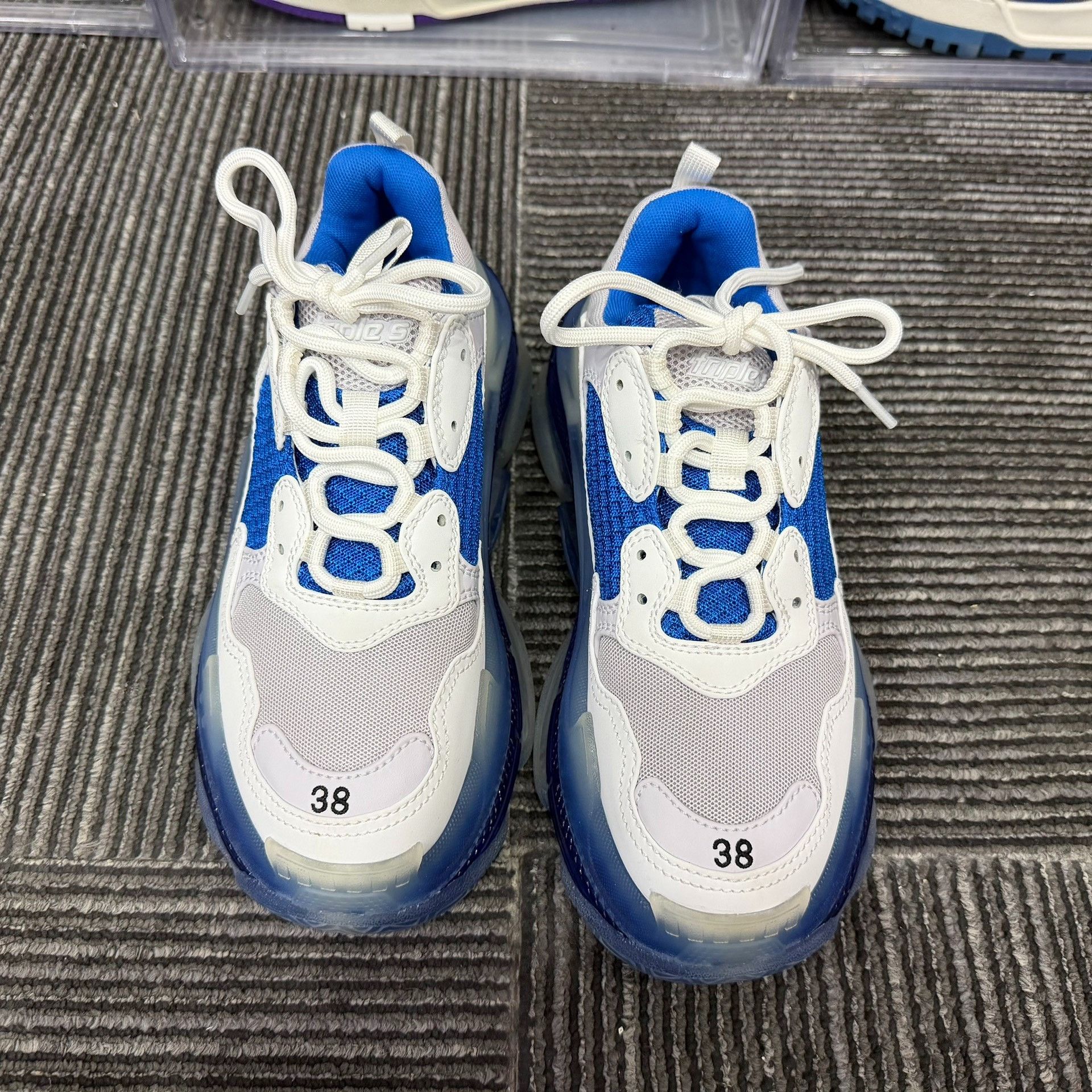Balenciaga Balenciaga Blue Lowtop Sneakers us_8 Women Size US 8 / IT 38 - 4 Thumbnail