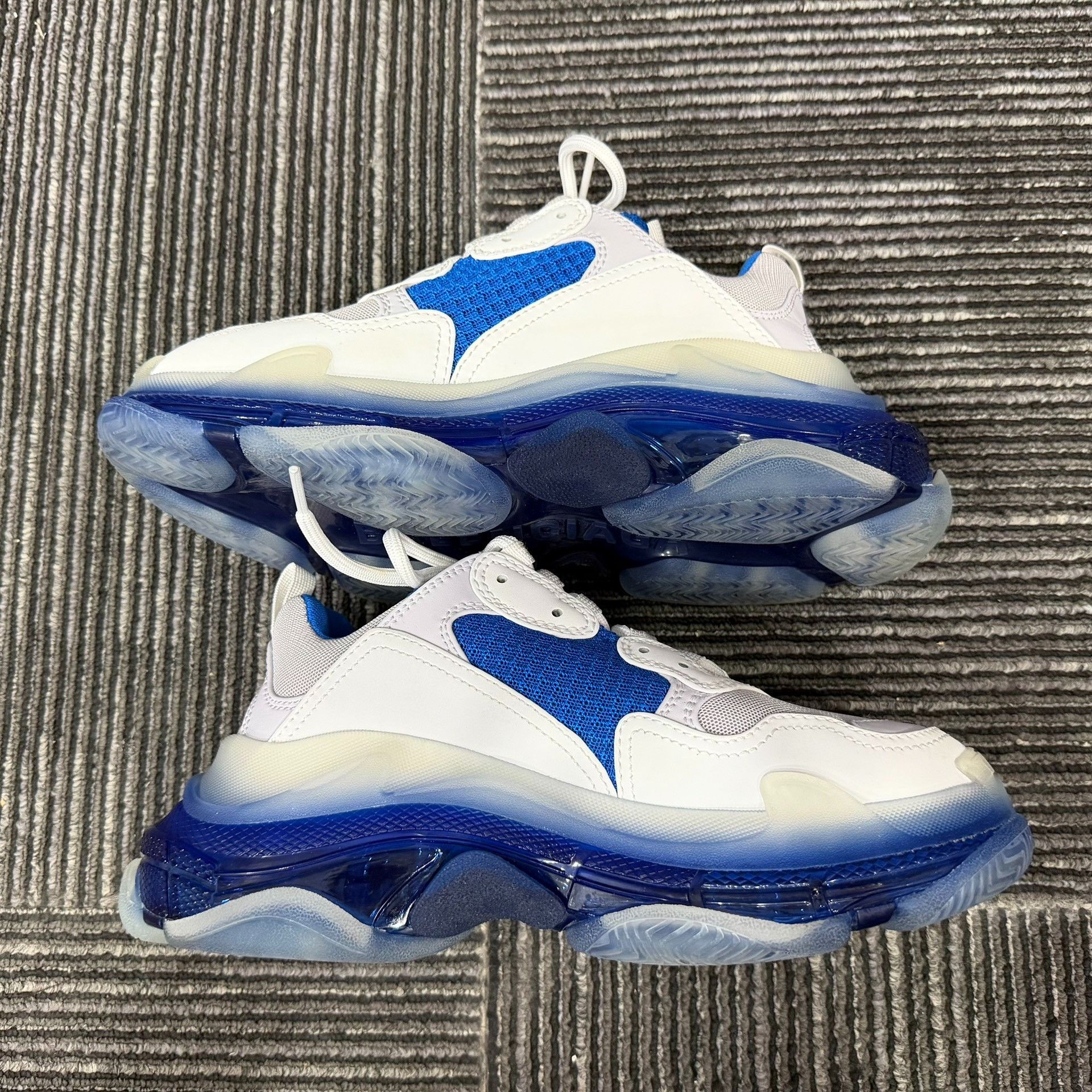 Balenciaga Balenciaga Blue Lowtop Sneakers us_8 Women Size US 8 / IT 38 - 3 Thumbnail