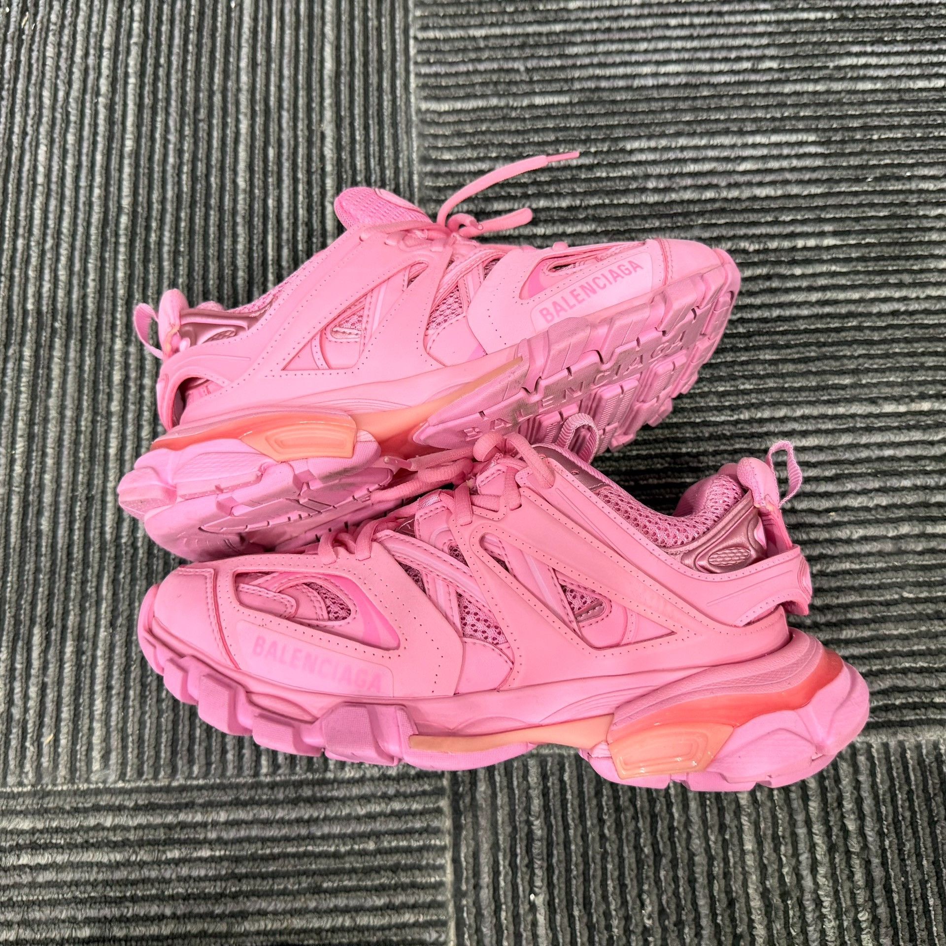 Balenciaga Balenciaga Pink Lowtop Sneakers us_6 Women Size US 6 / IT 36 - 2 Thumbnail