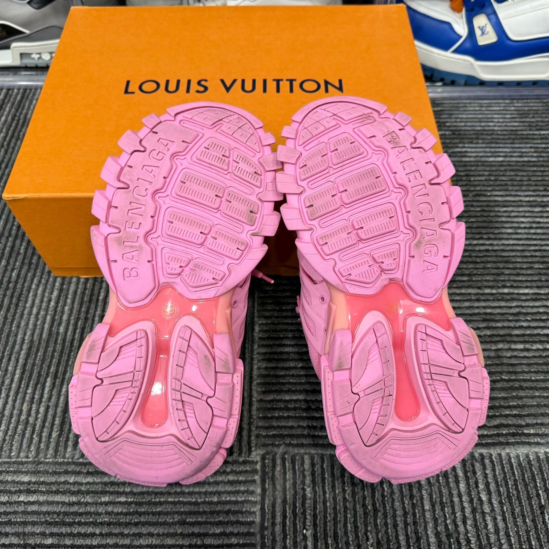 Balenciaga Balenciaga Pink Lowtop Sneakers us_6 Women Size US 6 / IT 36 - 6 Thumbnail