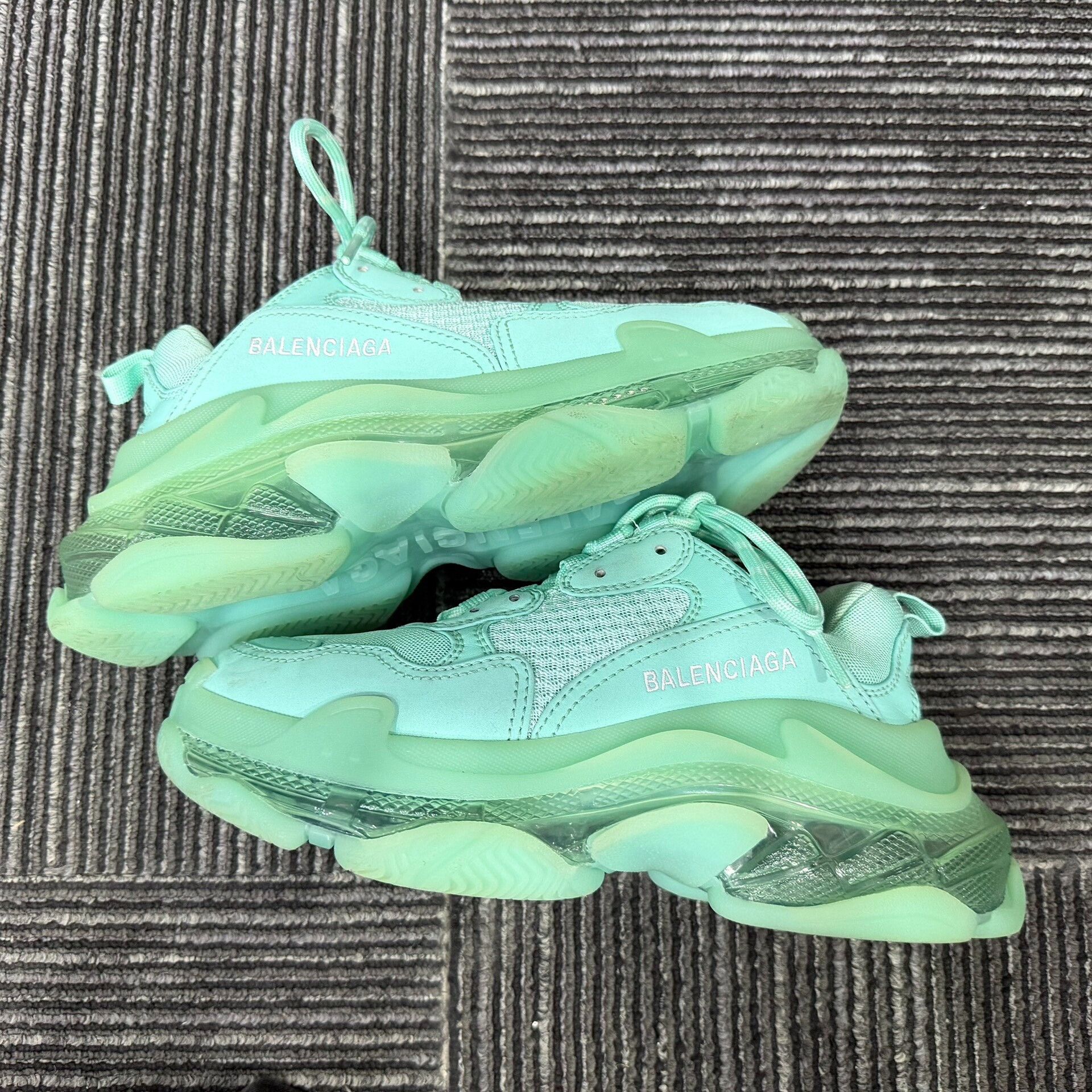 Balenciaga Balenciaga Green Lowtop Sneakers us_7 Women Size US 7 / IT 37 - 2 Thumbnail
