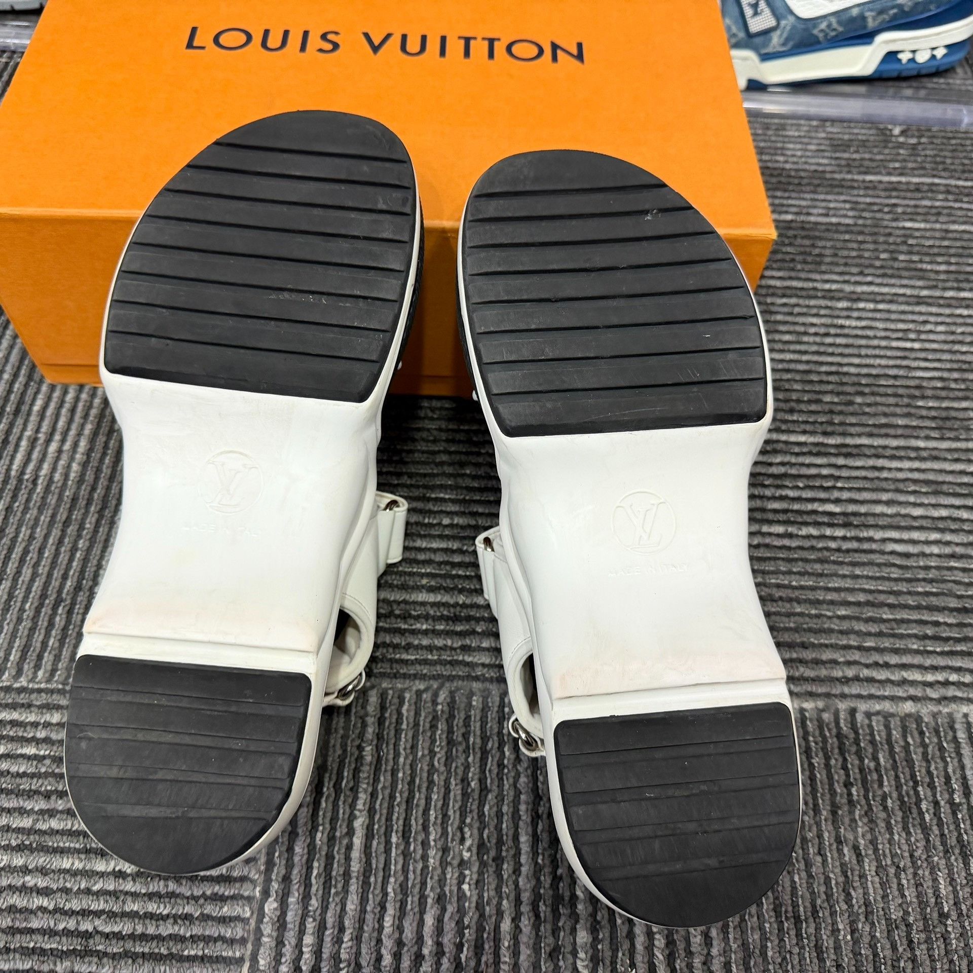 Louis Vuitton Louis Vuitton Black Sandals us_8 Women Size US 8 / IT 38 - 6 Thumbnail