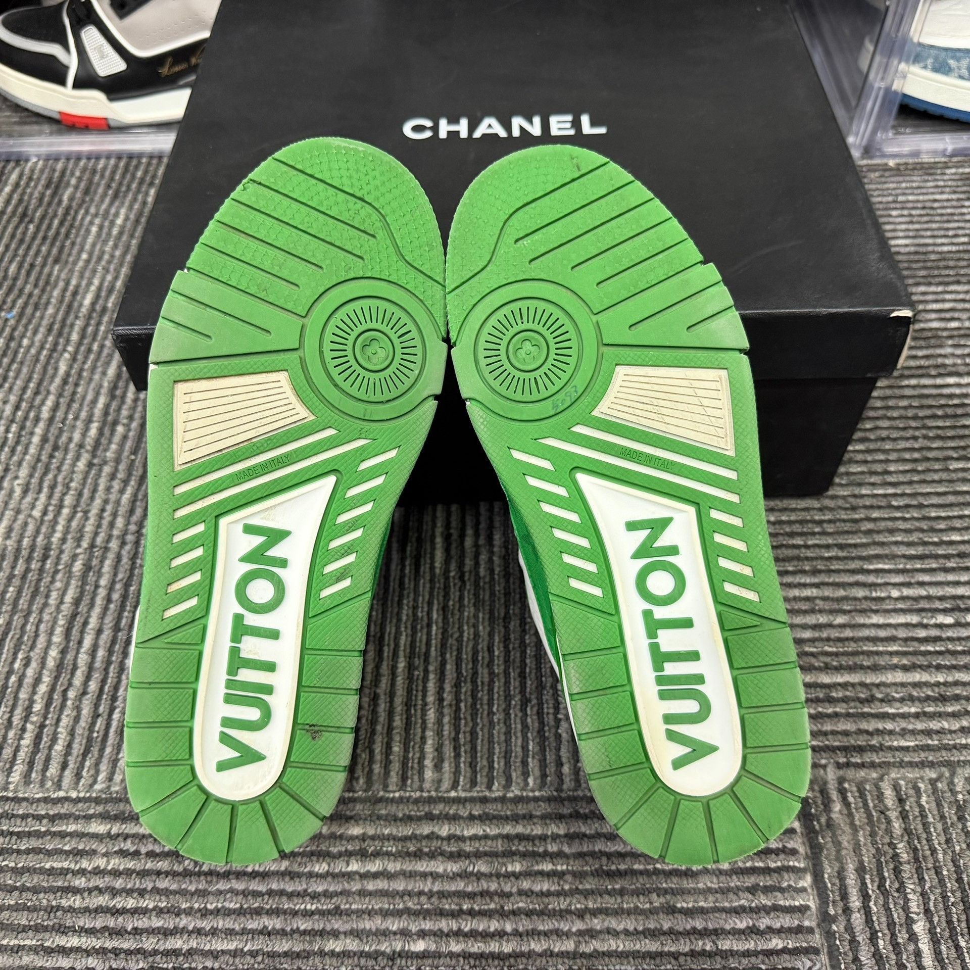 Louis Vuitton Louis Vuitton Training Green Lowtop Sneakers 5.5 Men Size US 5.5 / EU 38 - 6 Thumbnail