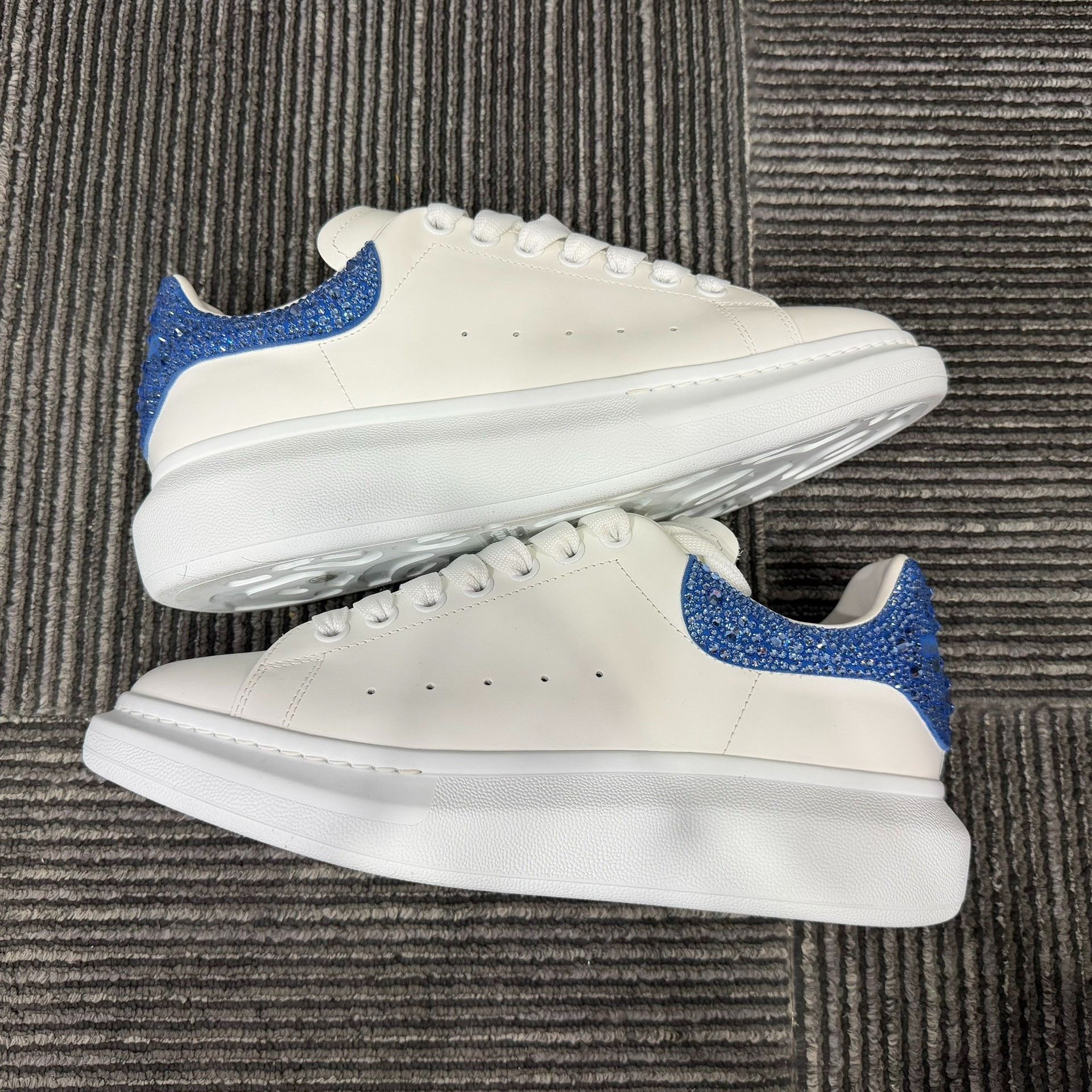Alexander McQueen Alexander McQueen Blue Lowtop Sneakers 9 Men Size US 9 / EU 42 - 2 Thumbnail