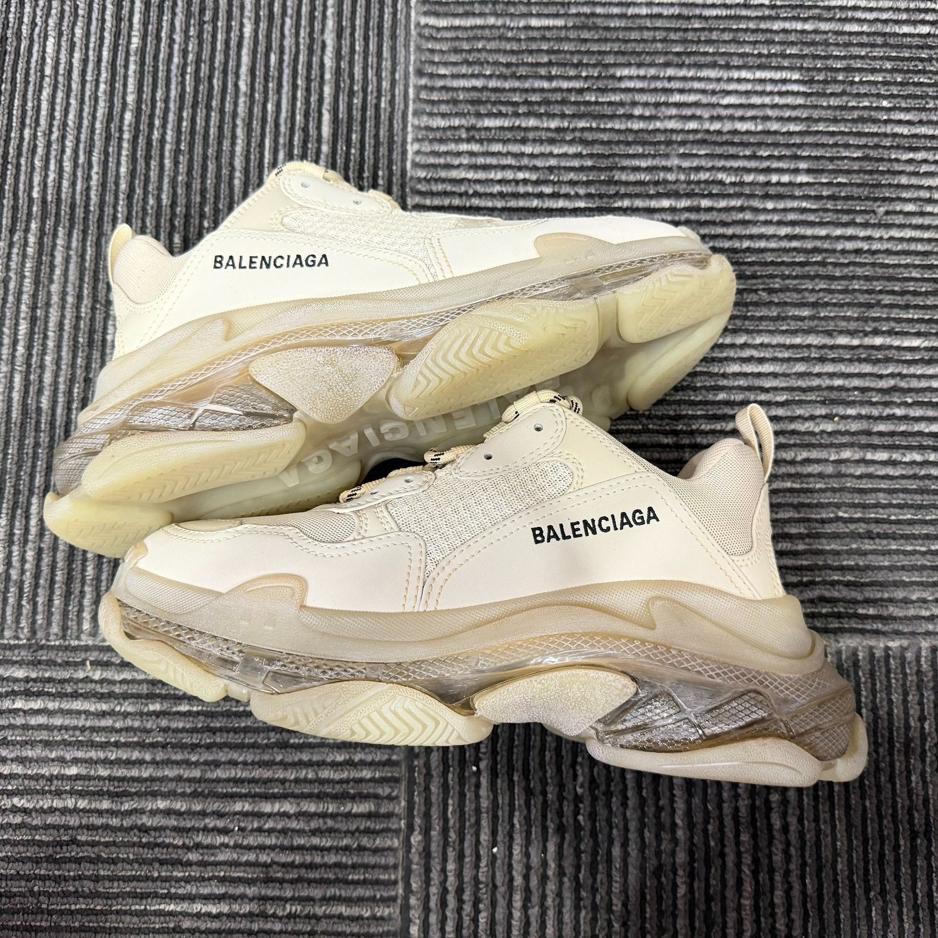 Balenciaga Balenciaga White Lowtop Sneakers 7 Men Size US 7 / EU 40 - 2 Thumbnail