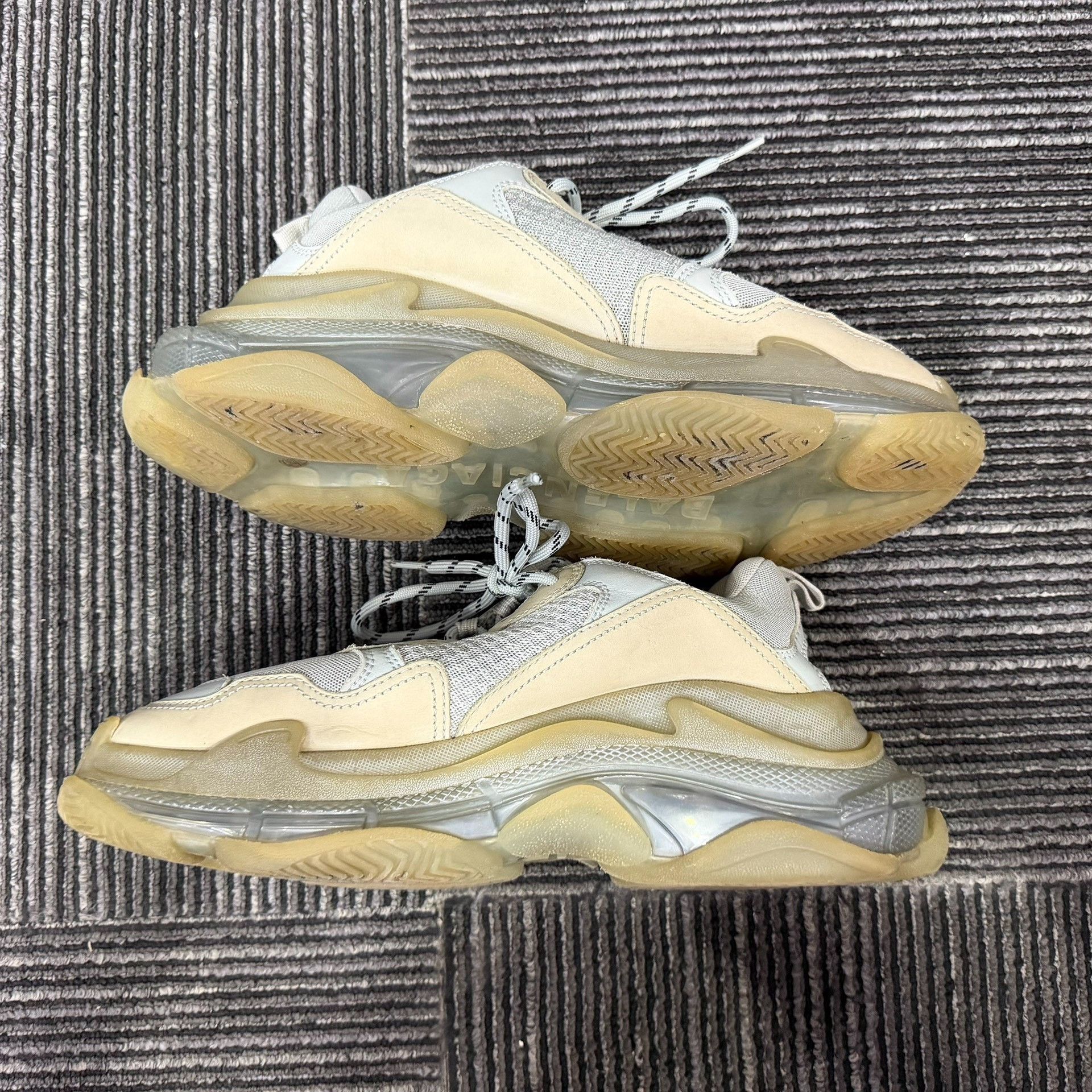 Balenciaga Balenciaga Beige Lowtop Sneakers 8 Men Size US 8 / EU 41 - 3 Thumbnail