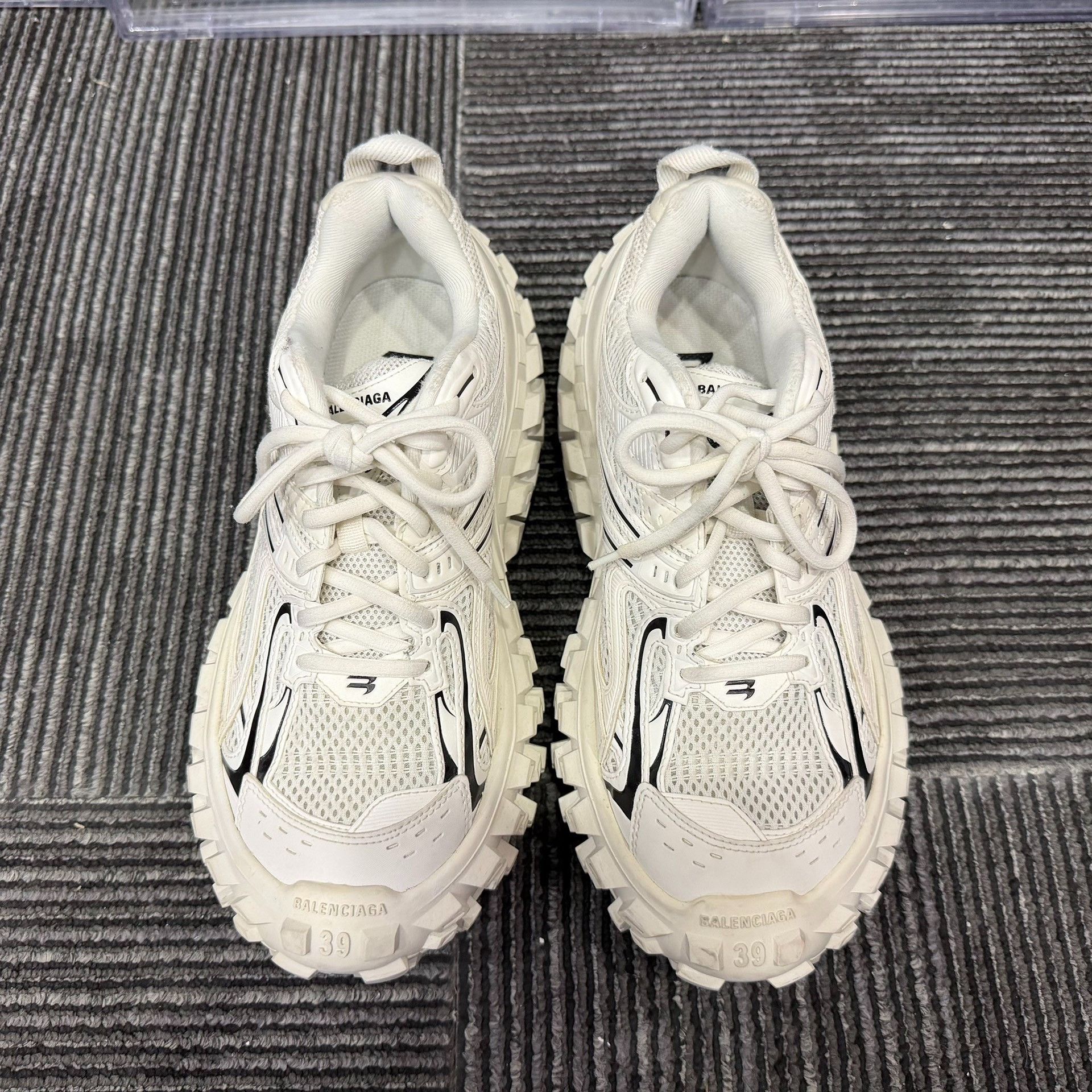 Balenciaga Balenciaga White Lowtop Sneakers us_9 Women Size US 9 / IT 39 - 4 Thumbnail