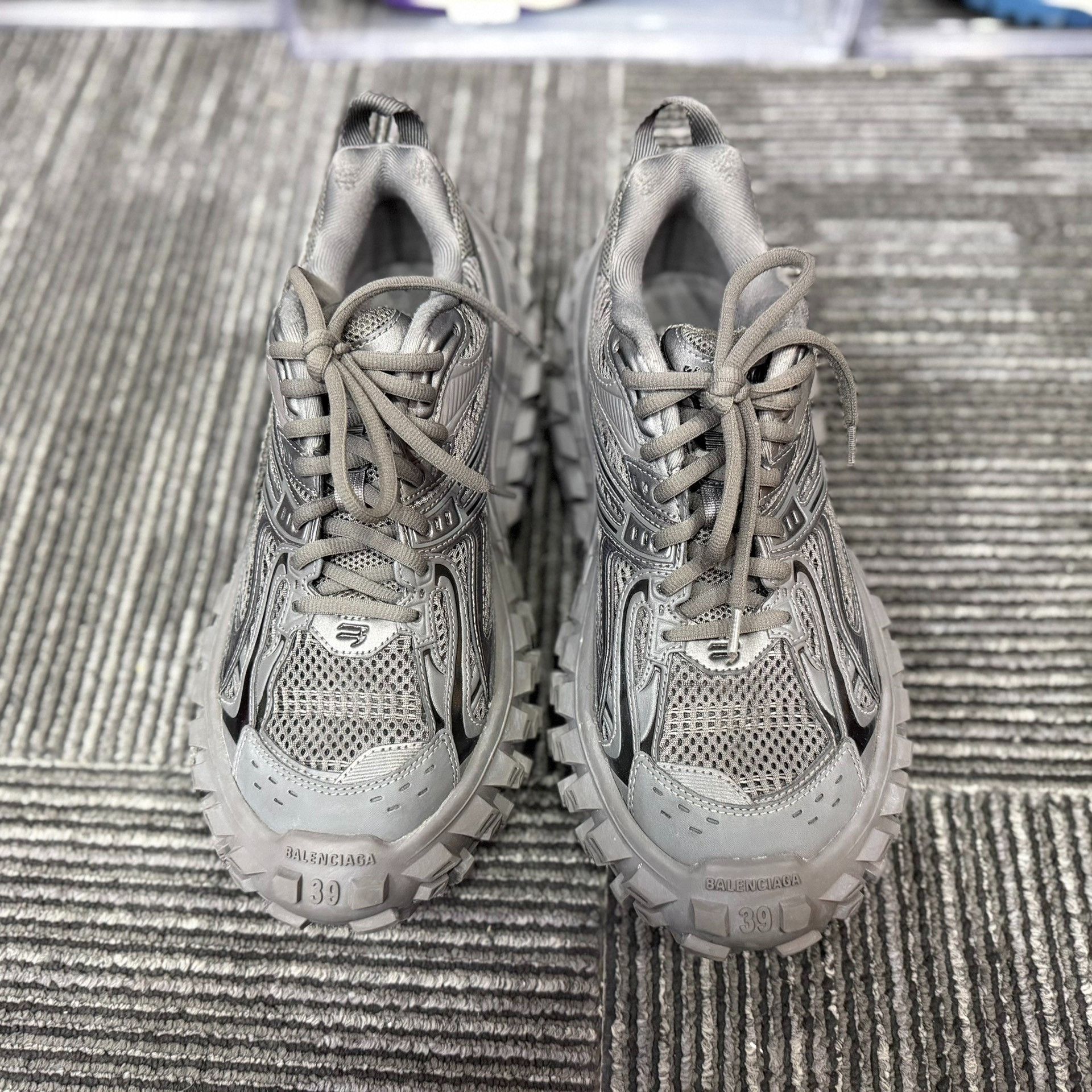 Balenciaga Balenciaga Gray Lowtop Sneakers 6 Men Size US 6 / EU 39 - 4 Thumbnail