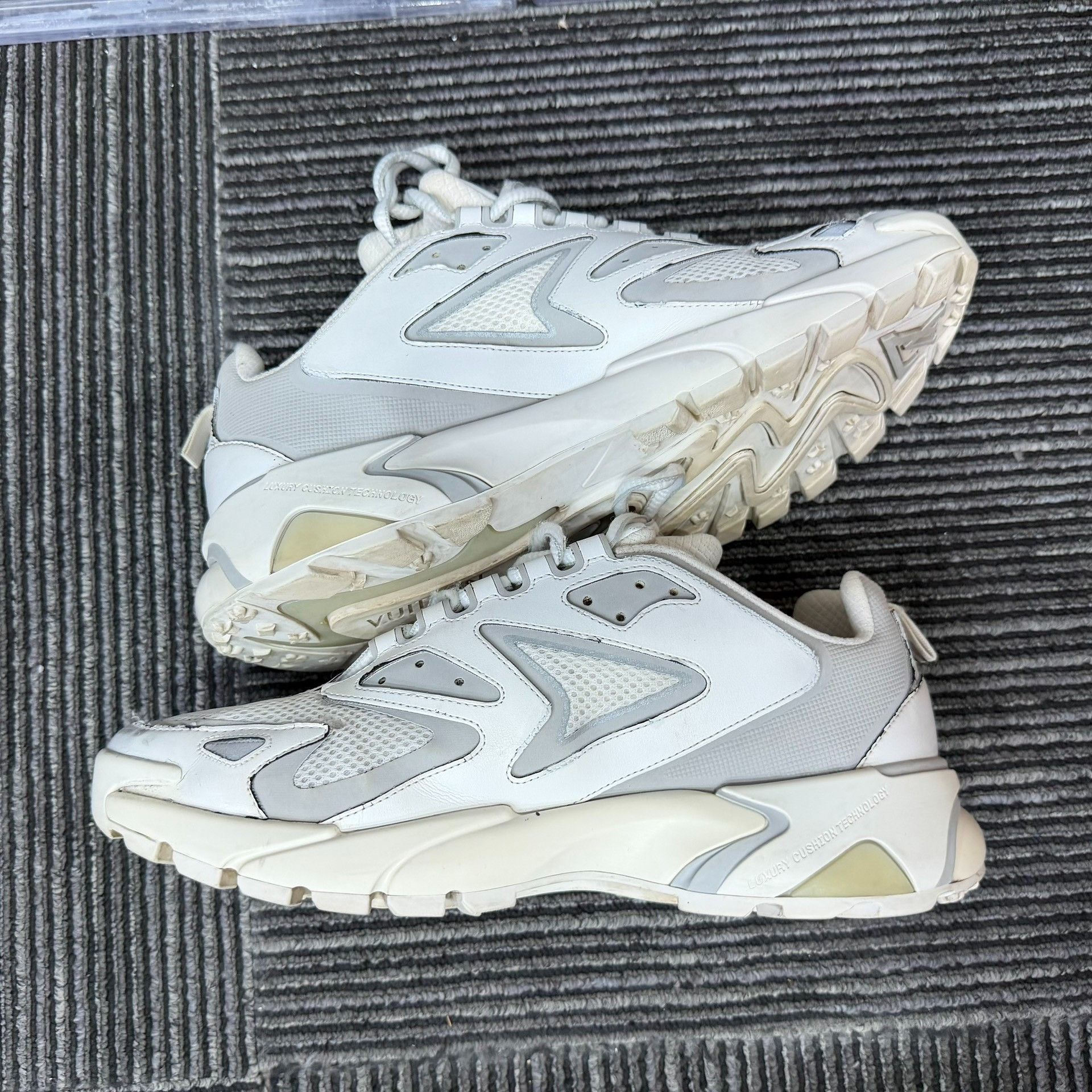 Louis Vuitton Louis Vuitton Running Lowtop Sneakers 8 Men Size US 8 / EU 41 - 3 Thumbnail