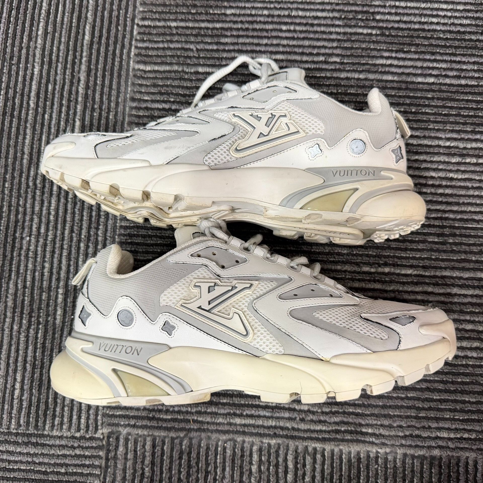 Louis Vuitton Louis Vuitton Running Lowtop Sneakers 8 Men Size US 8 / EU 41 - 2 Thumbnail