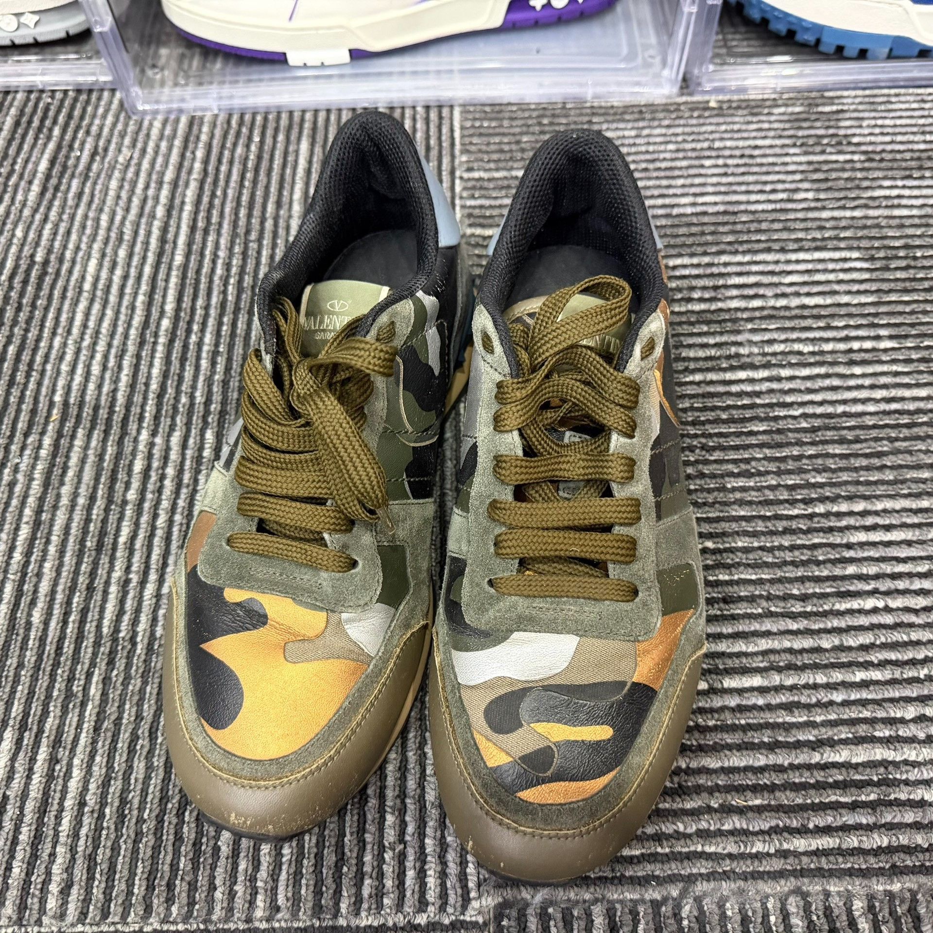 Valentino Valentino Camo Lowtop Sneakers 7 Men Size US 7 / EU 40 - 2 Thumbnail