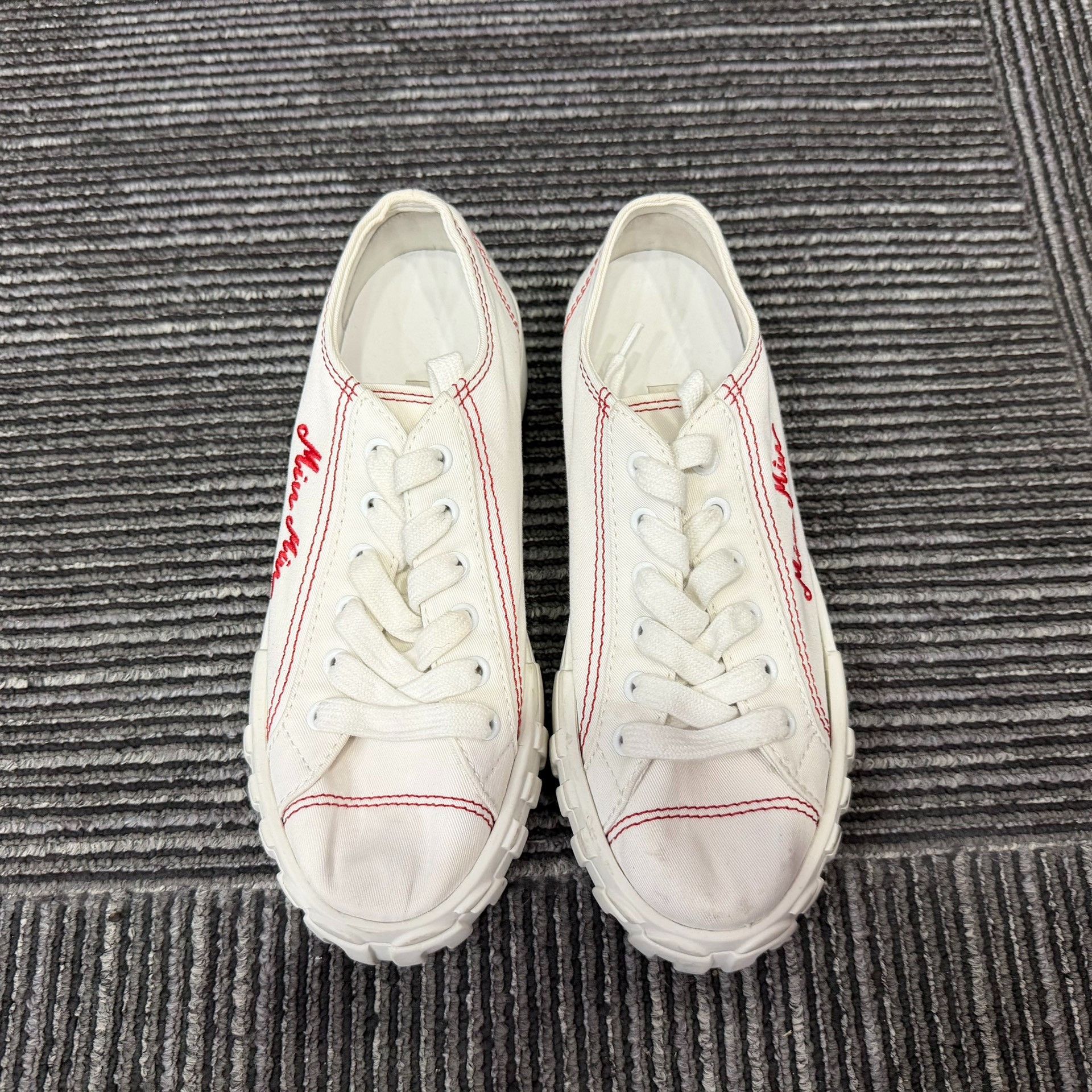 Miu Miu Miu Miu Retro Embroidered Lowtop Sneakers us_7 Women Size US 7 / IT 37 - 4 Thumbnail