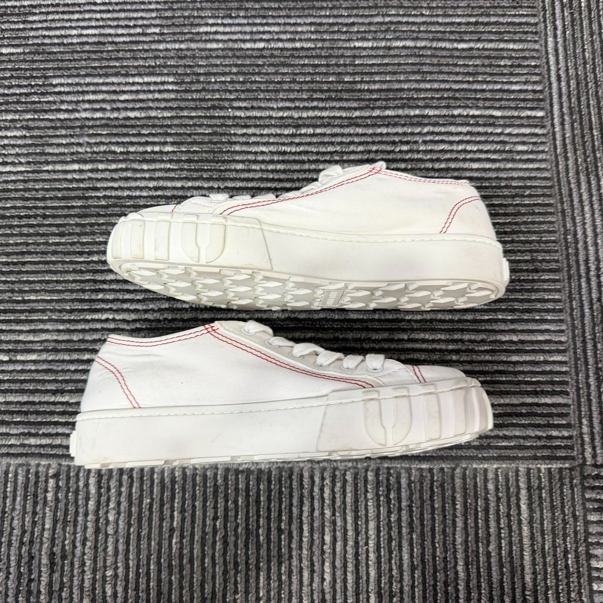 Miu Miu Miu Miu Retro Embroidered Lowtop Sneakers us_7 Women Size US 7 / IT 37 - 3 Thumbnail