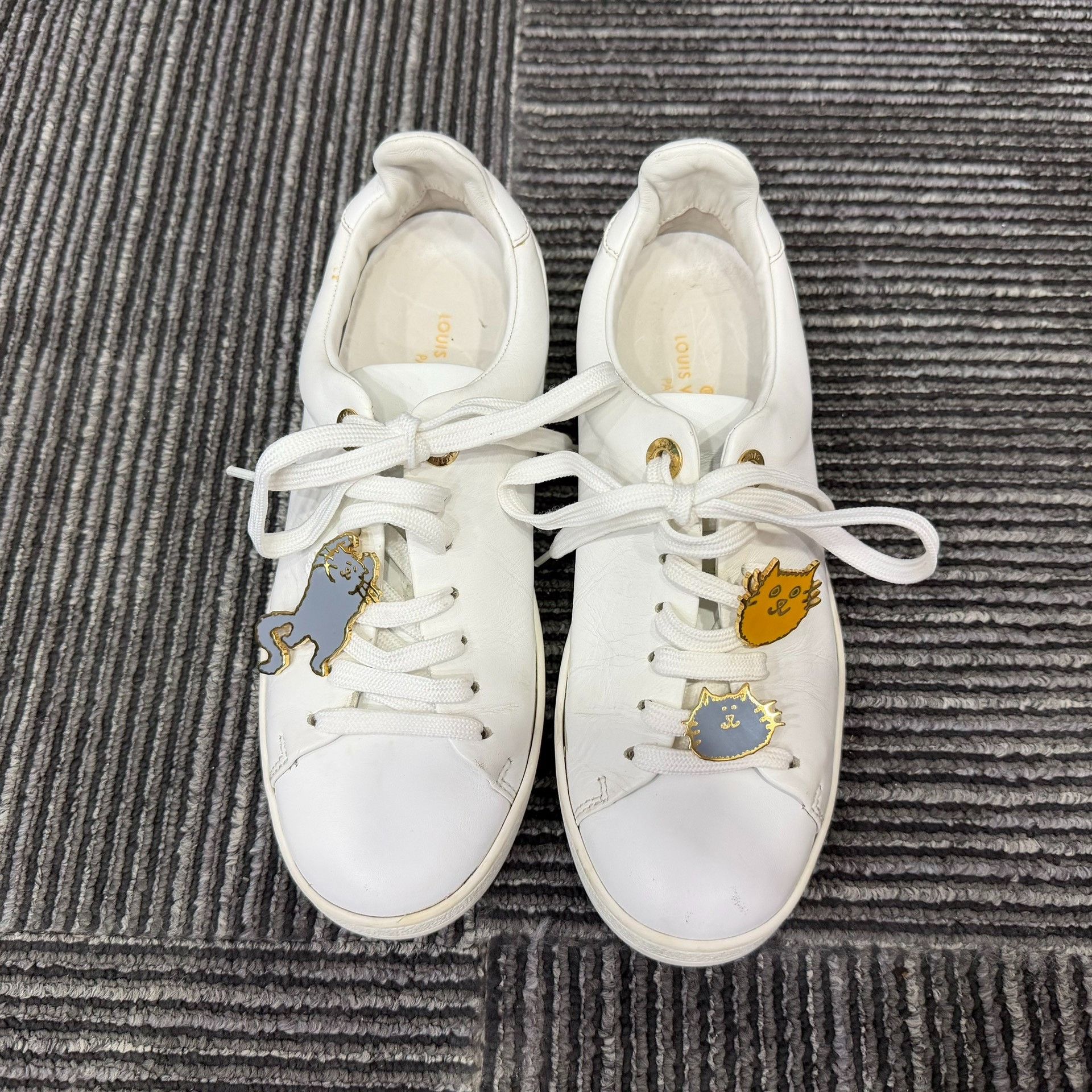 Louis Vuitton Louis Vuitton White Lowtop Sneakers us_5 Women Size US 5 / IT 35 - 4 Thumbnail