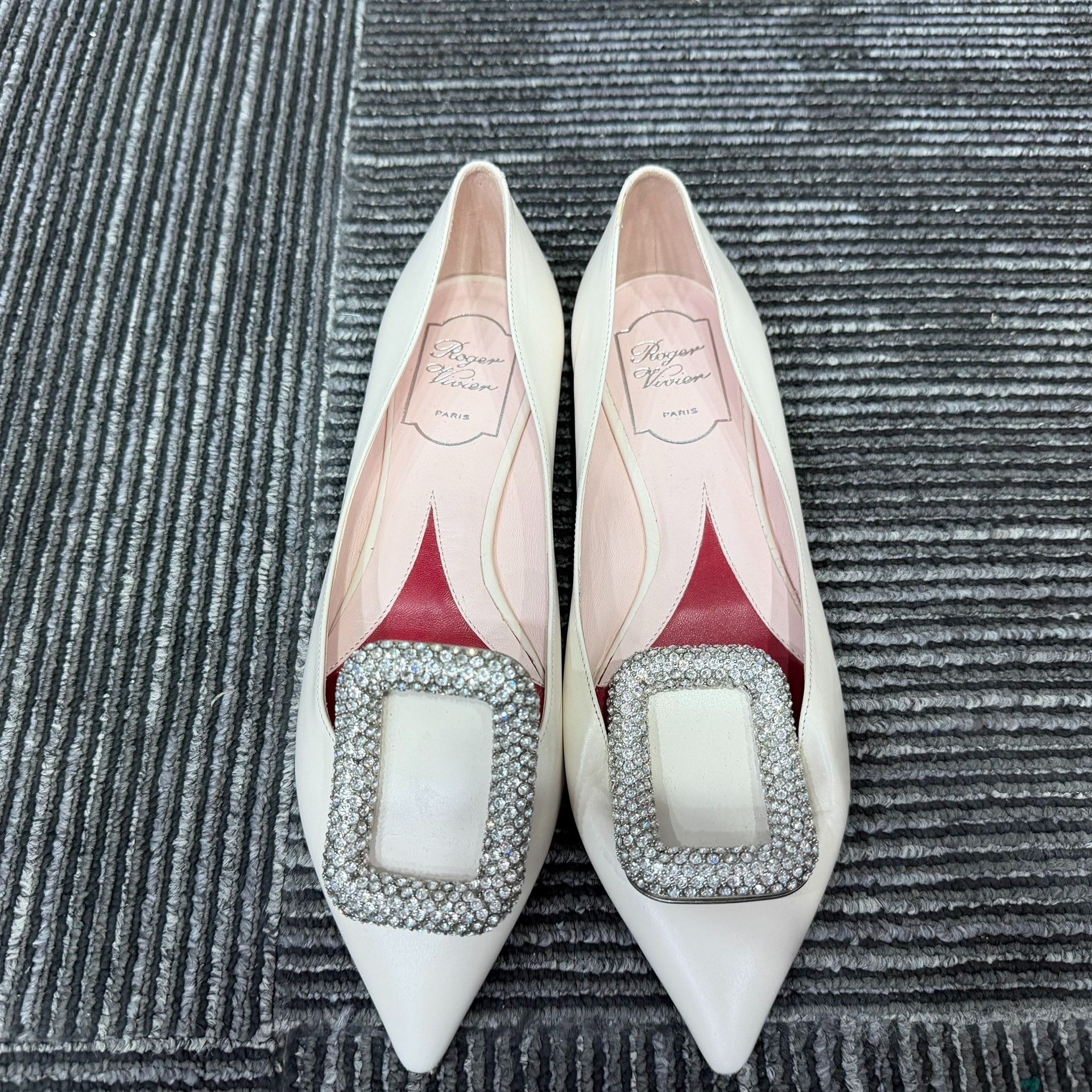 Roger Vivier Roger Vivier Retro White Lowtop Sneakers us_8 Women Size US 8 / IT 38 - 2 Thumbnail