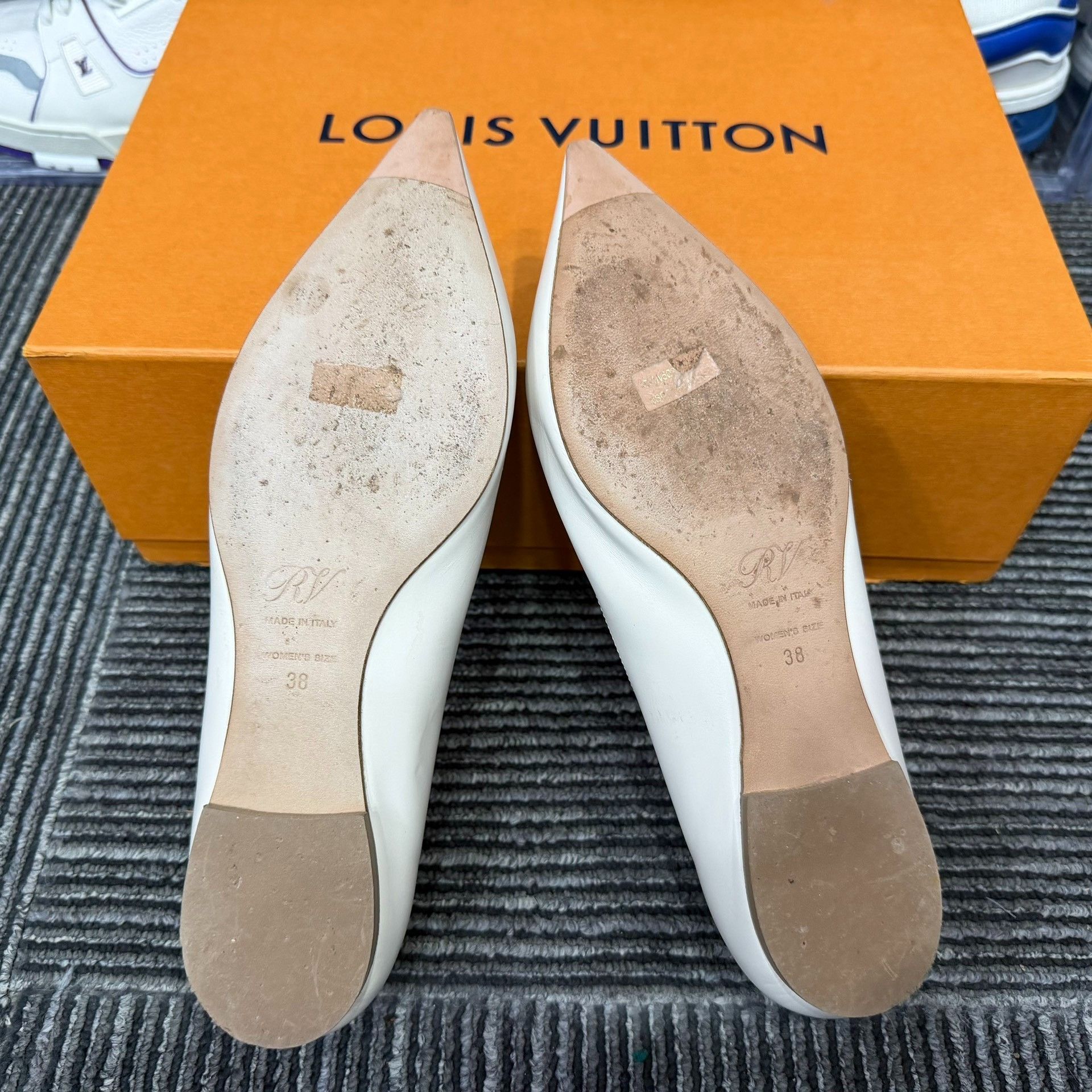 Roger Vivier Roger Vivier Retro White Lowtop Sneakers us_8 Women Size US 8 / IT 38 - 4 Thumbnail