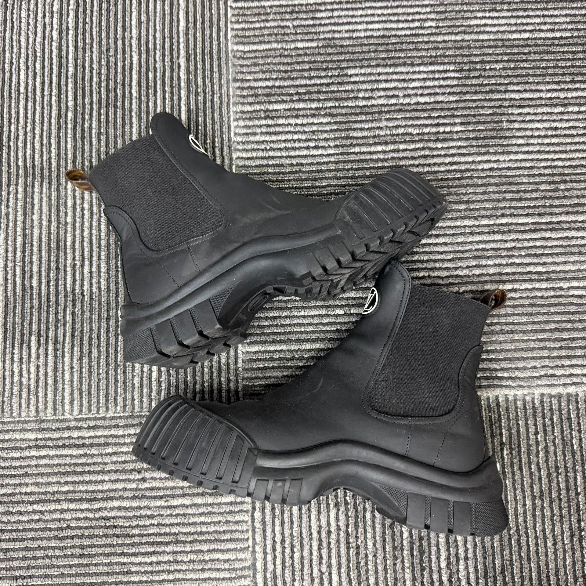 Louis Vuitton Louis Vuitton Black Boots us_8 Women Size US 8 / IT 38 - 2 Thumbnail