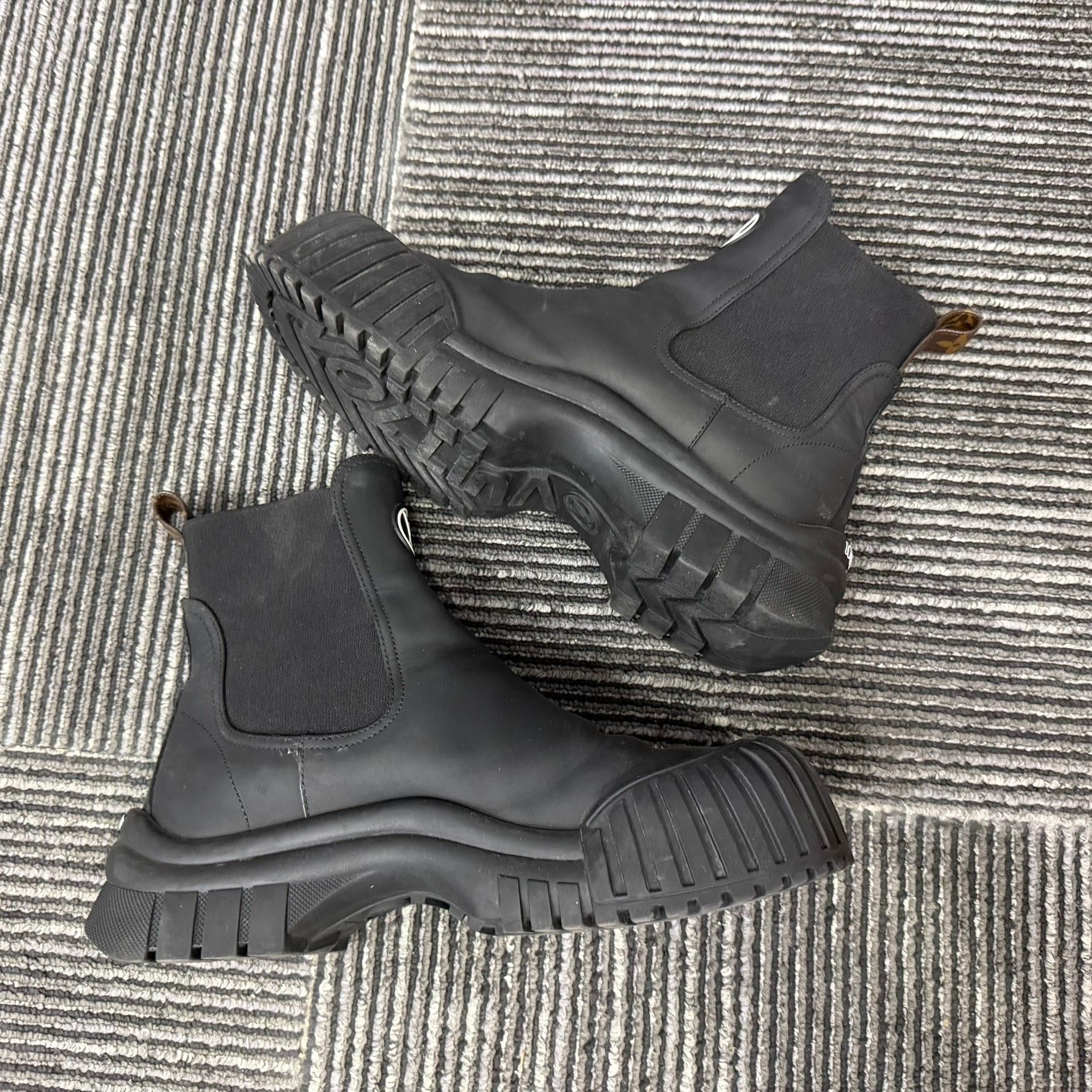 Louis Vuitton Louis Vuitton Black Boots us_8 Women Size US 8 / IT 38 - 3 Thumbnail