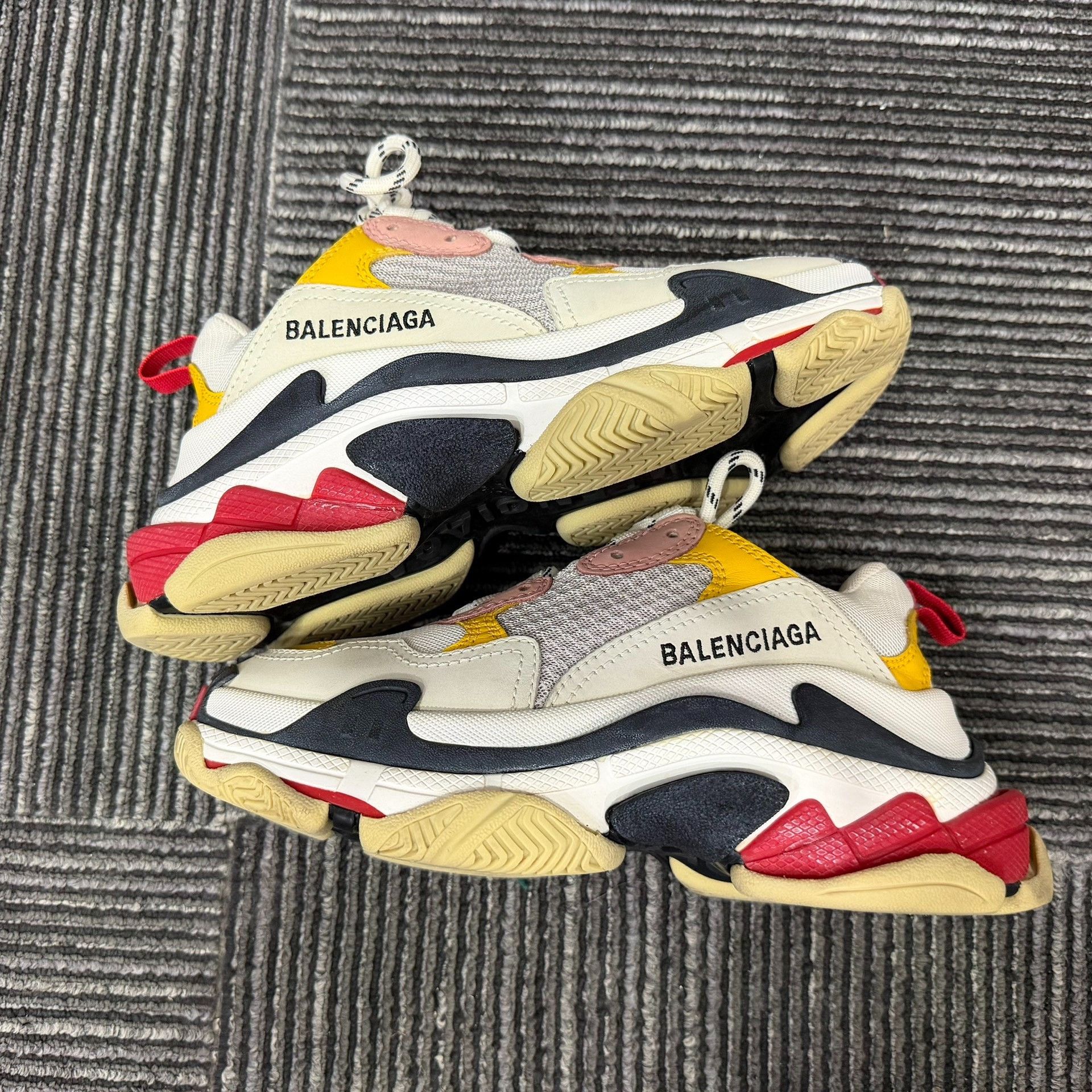 Balenciaga Balenciaga Lowtop Sneakers us_8 Women Size US 8 / IT 38 - 2 Thumbnail