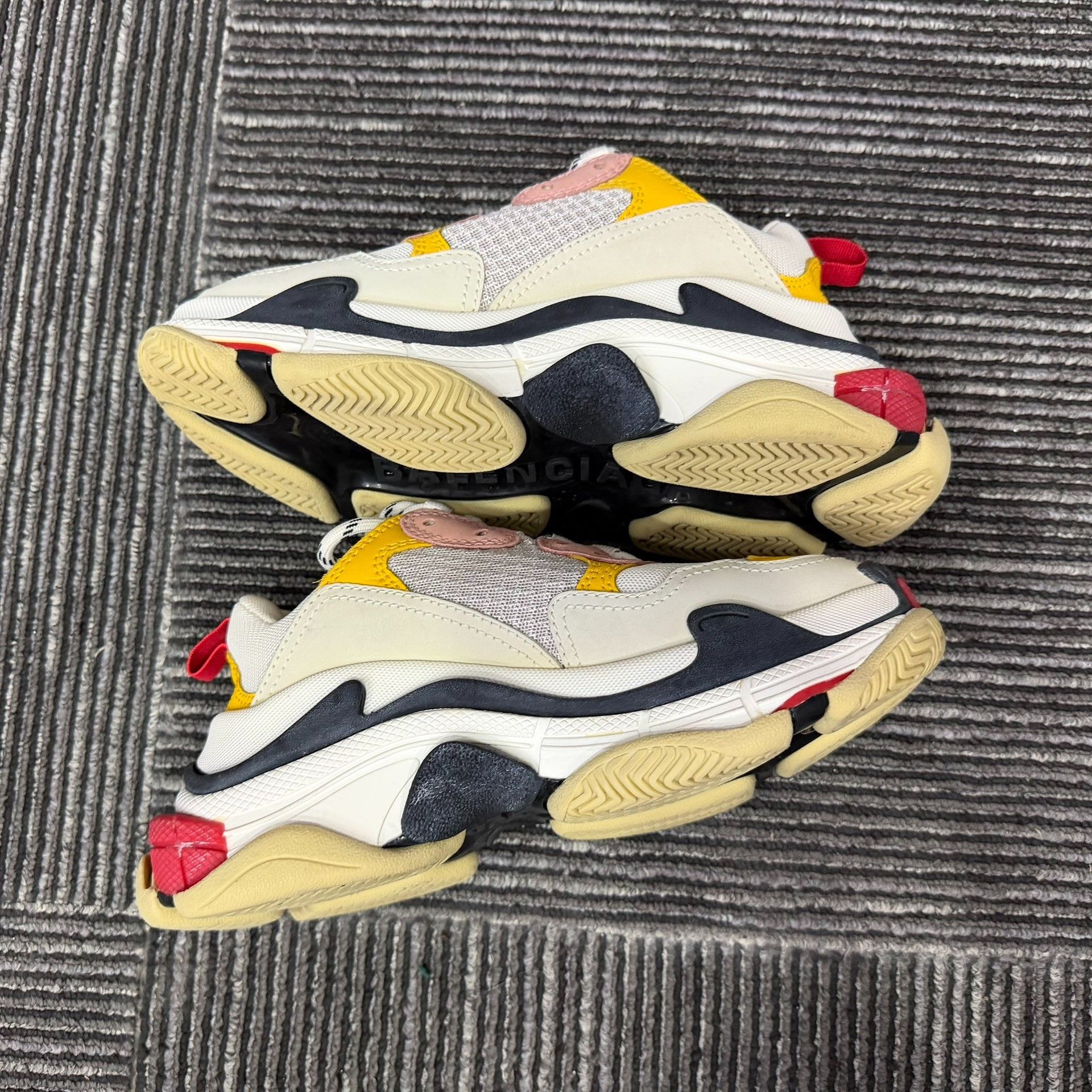 Balenciaga Balenciaga Lowtop Sneakers us_8 Women Size US 8 / IT 38 - 3 Thumbnail