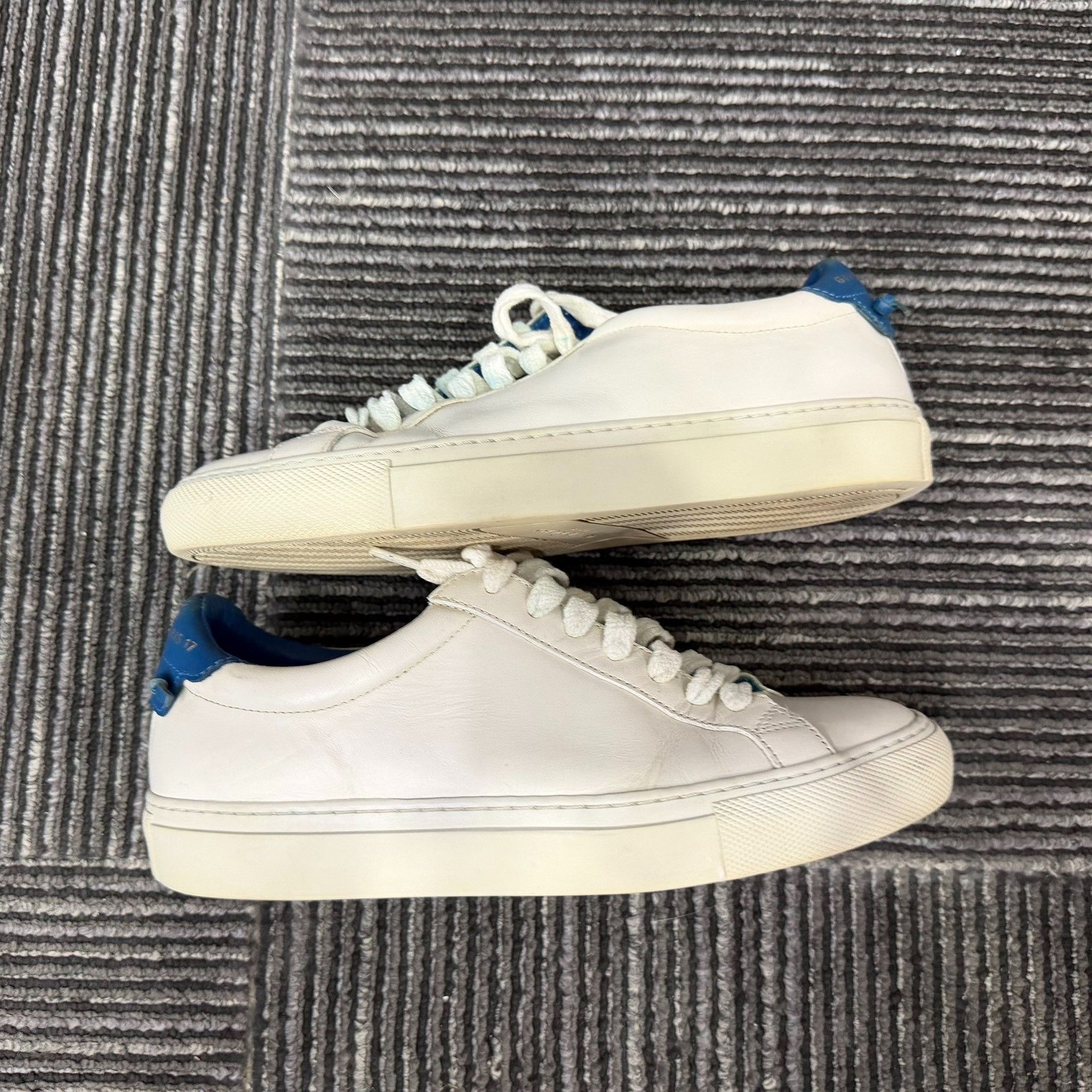 Givenchy Givenchy White Lowtop Sneakers us_5 Women Size US 5 / IT 35 - 2 Thumbnail