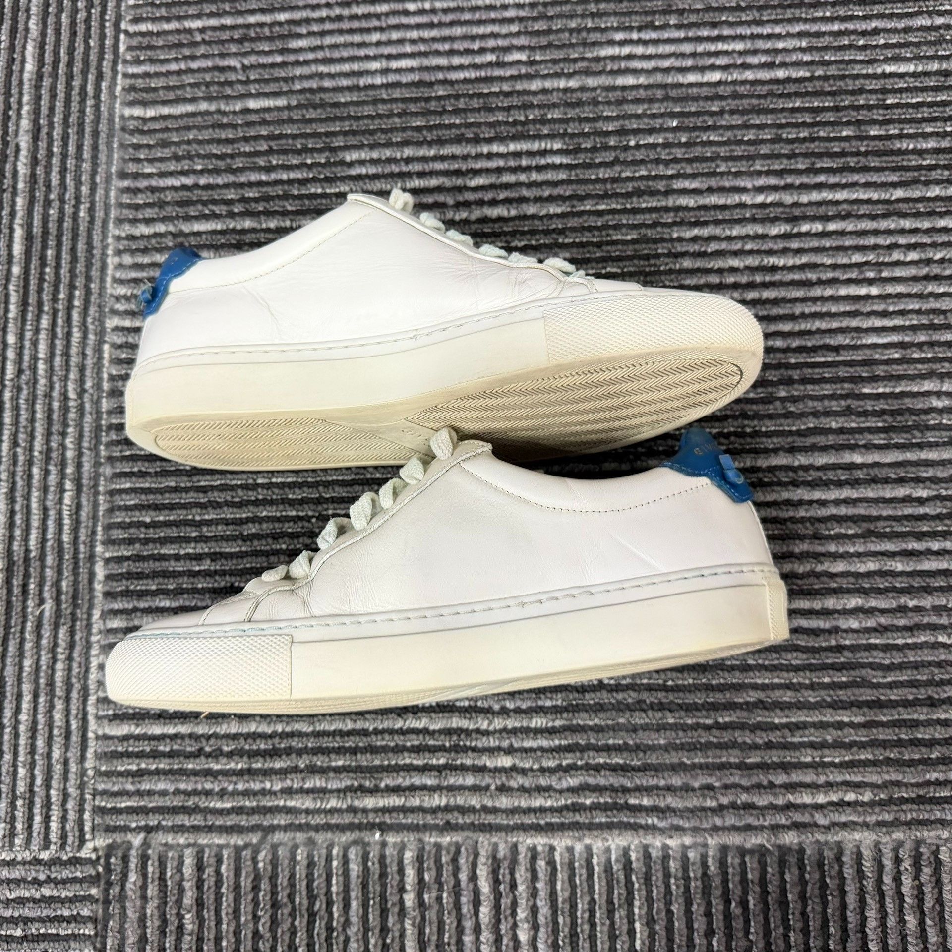 Givenchy Givenchy White Lowtop Sneakers us_5 Women Size US 5 / IT 35 - 3 Thumbnail
