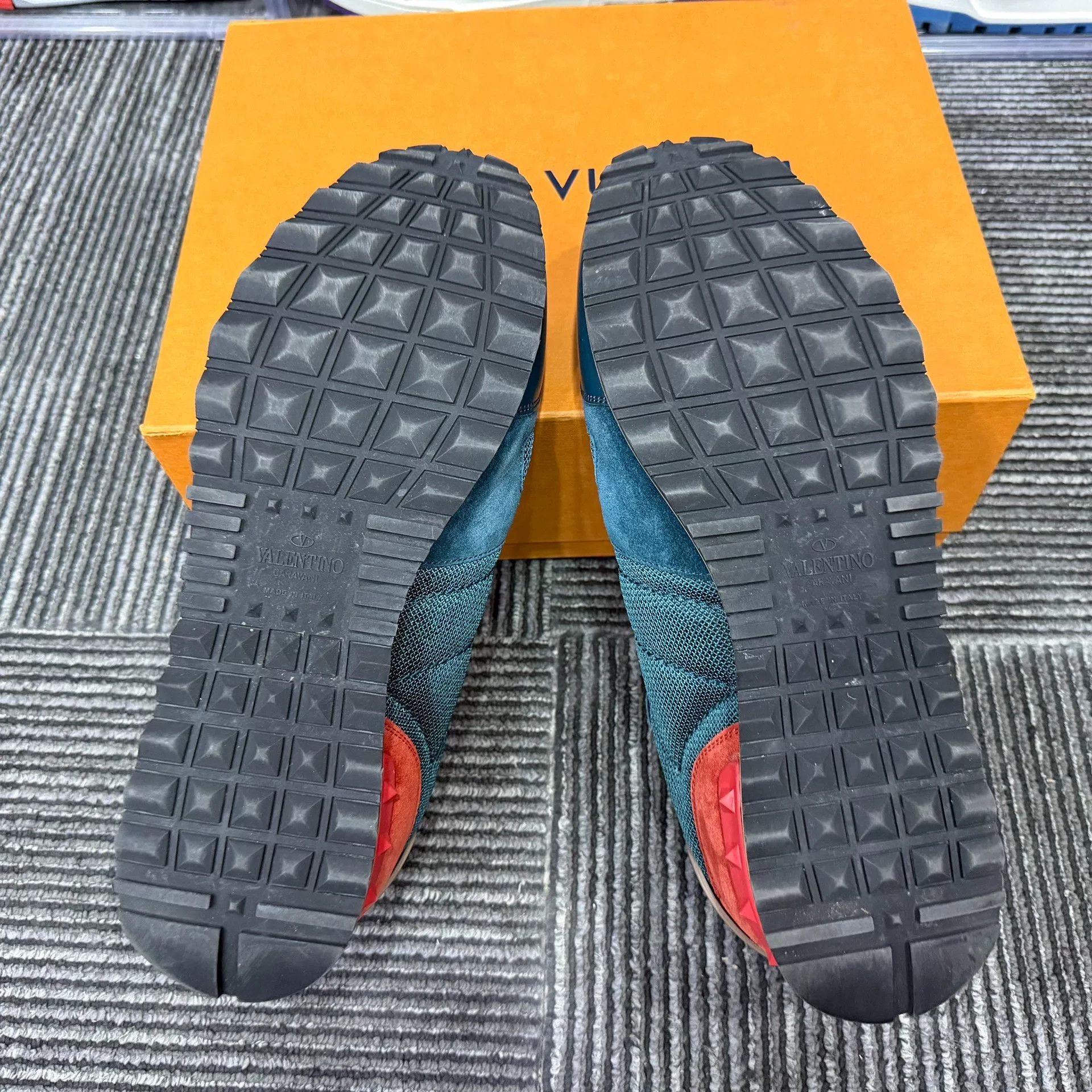 Valentino Valentino Lowtop Sneakers 12 Men Size US 12 / EU 45 - 6 Thumbnail