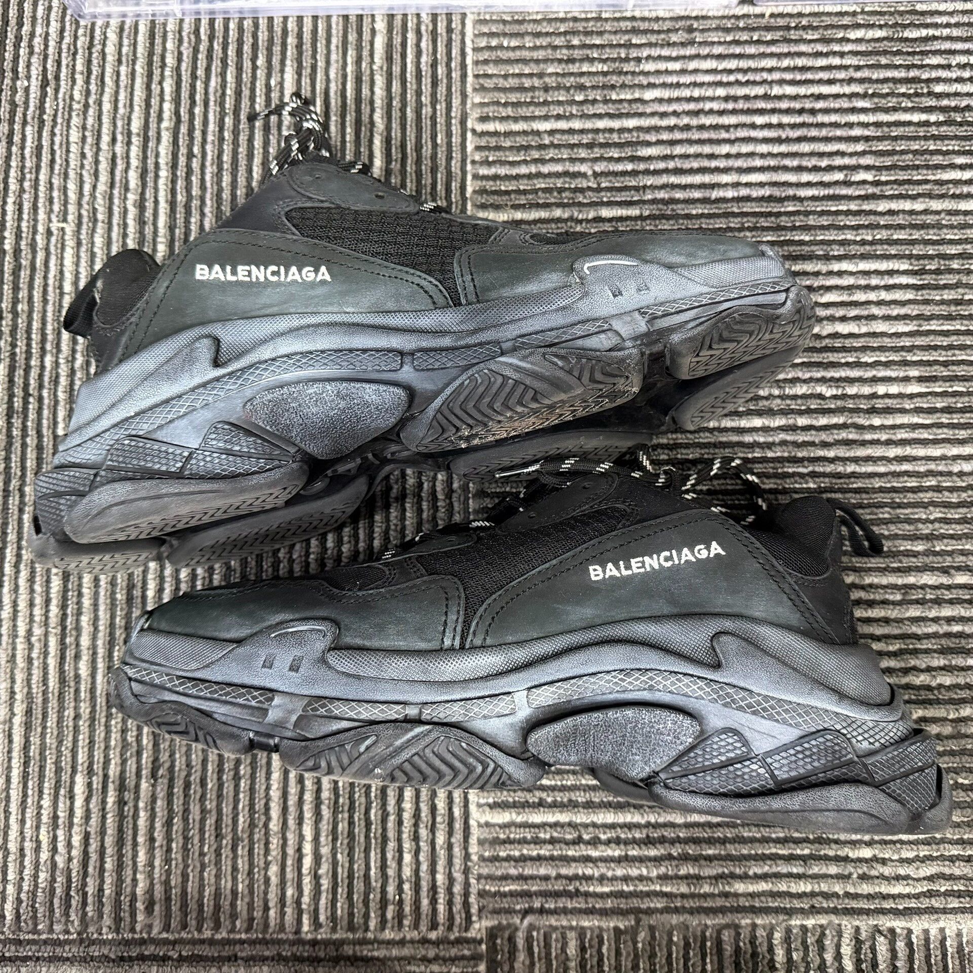 Balenciaga Balenciaga Retro Lowtop Sneakers 9 Men Size US 9 / EU 42 - 2 Thumbnail