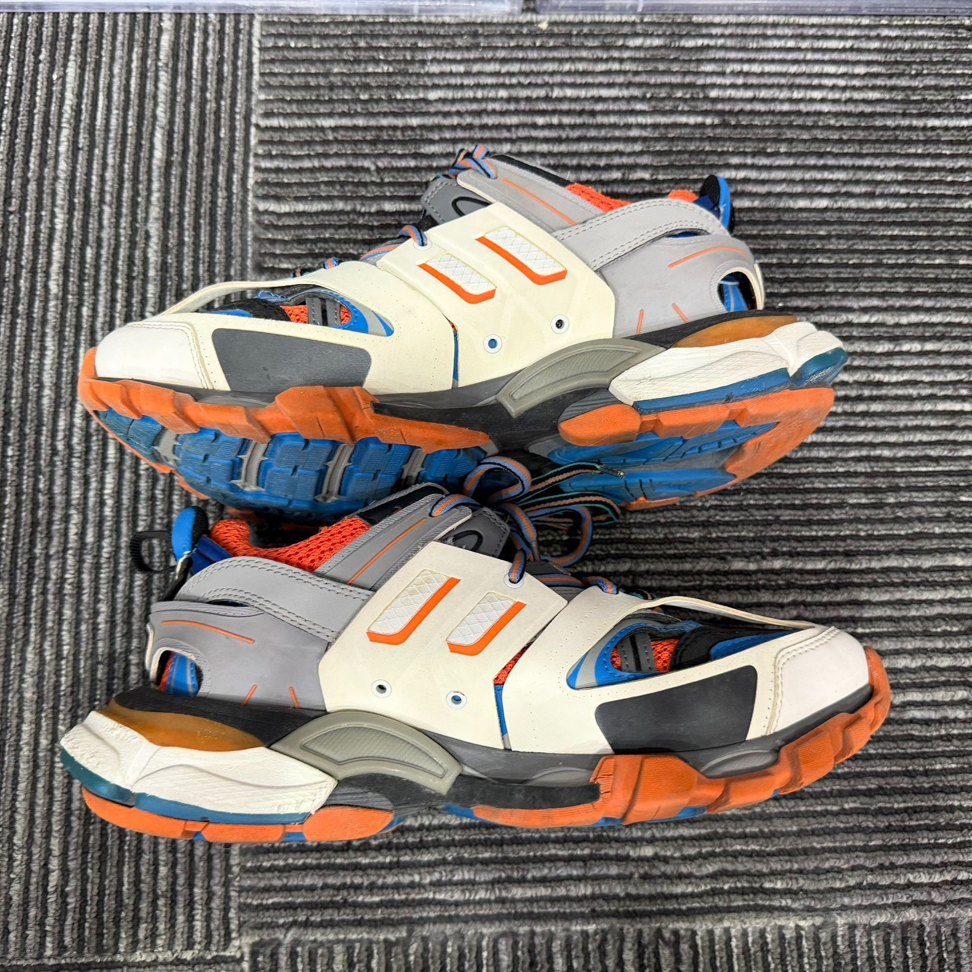 Balenciaga Balenciaga Orange Lowtop Sneakers 6 Men Size US 6 / EU 39 - 3 Thumbnail