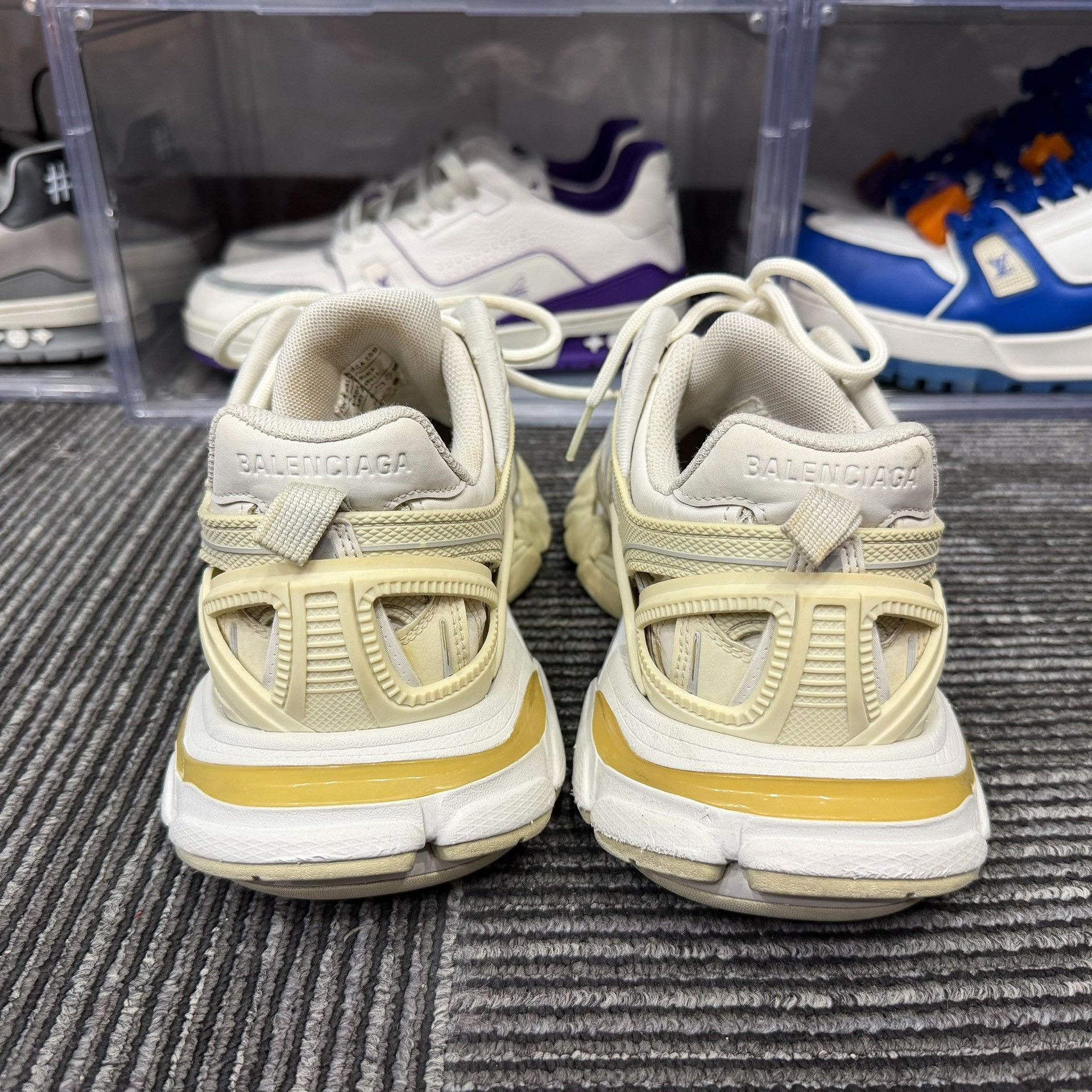 Balenciaga Balenciaga White Lowtop Sneakers us_8 Women Size US 8 / IT 38 - 5 Thumbnail