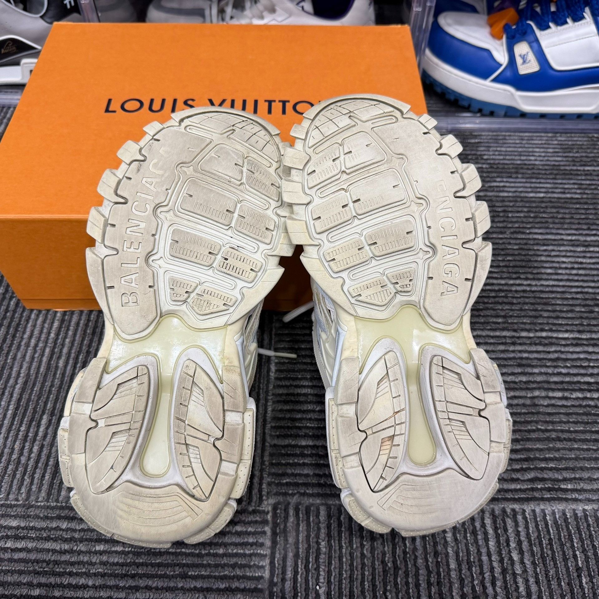Balenciaga Balenciaga White Lowtop Sneakers us_8 Women Size US 8 / IT 38 - 6 Thumbnail