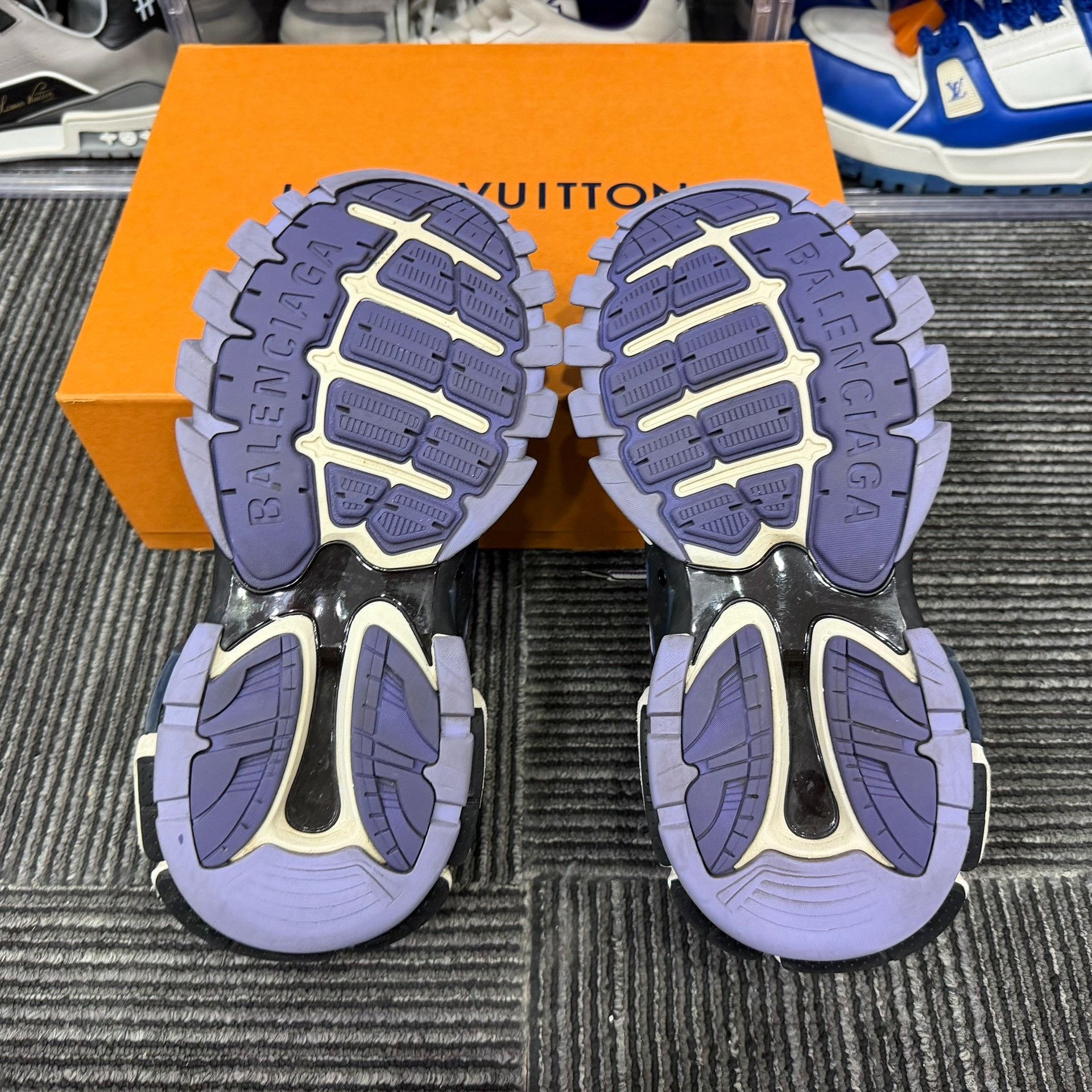 Balenciaga Balenciaga Purple Lowtop Sneakers 7 Men Size US 7 / EU 40 - 6 Thumbnail