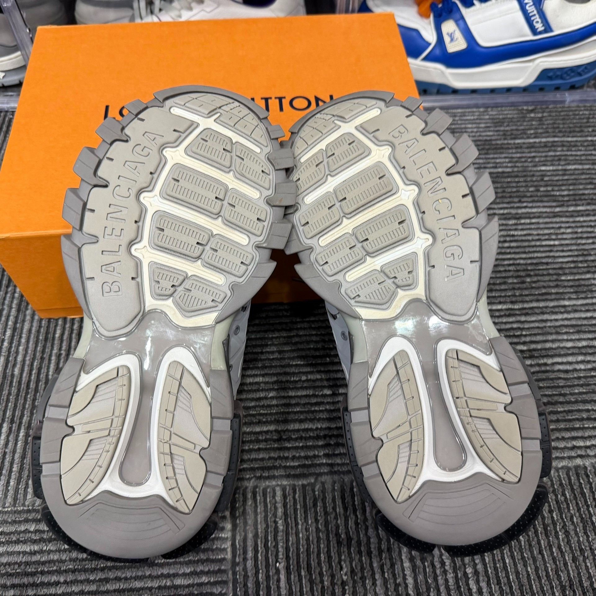 Balenciaga Balenciaga White Lowtop Sneakers 9 Men Size US 9 / EU 42 - 6 Thumbnail
