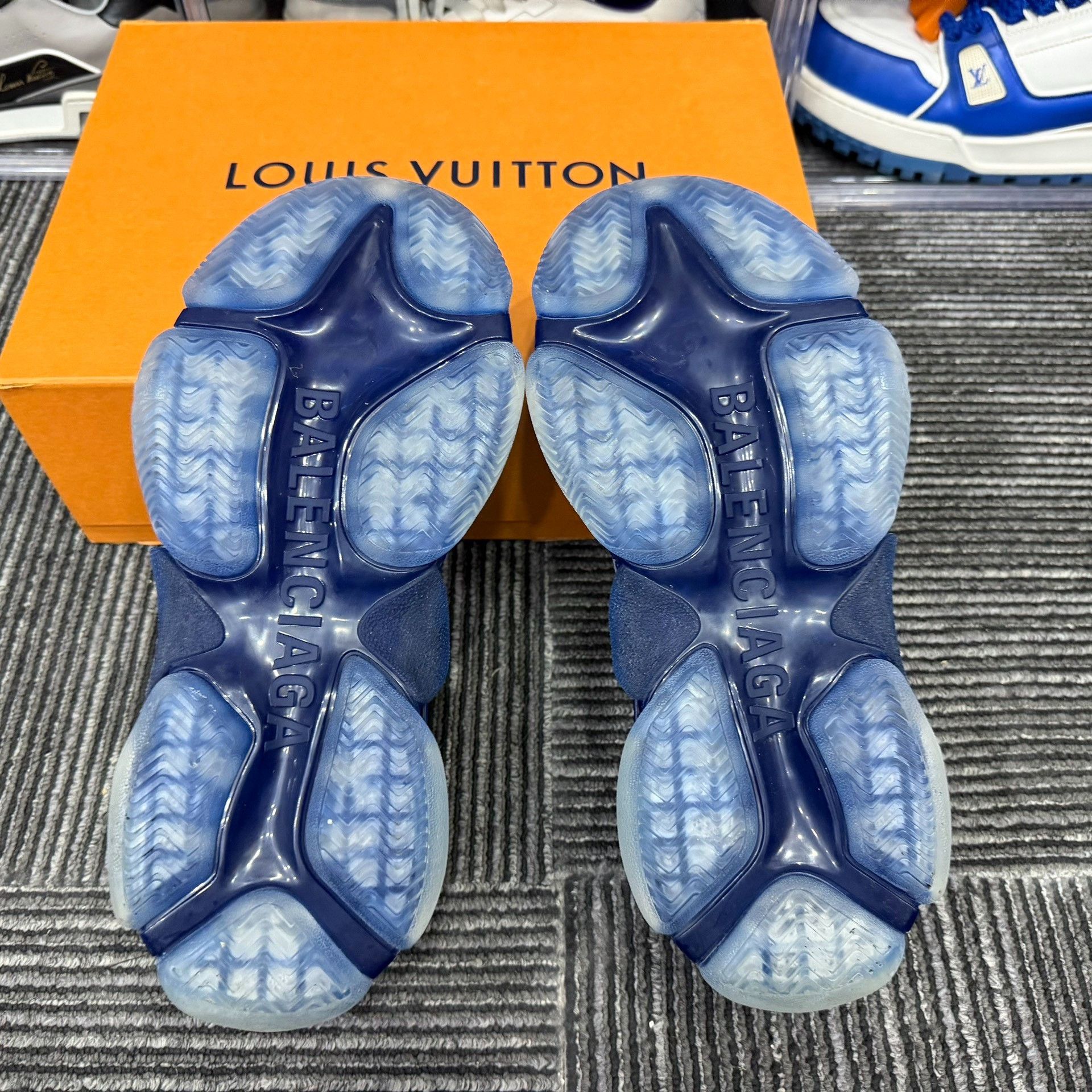 Balenciaga Balenciaga Blue Lowtop Sneakers us_8 Women Size US 8 / IT 38 - 6 Thumbnail