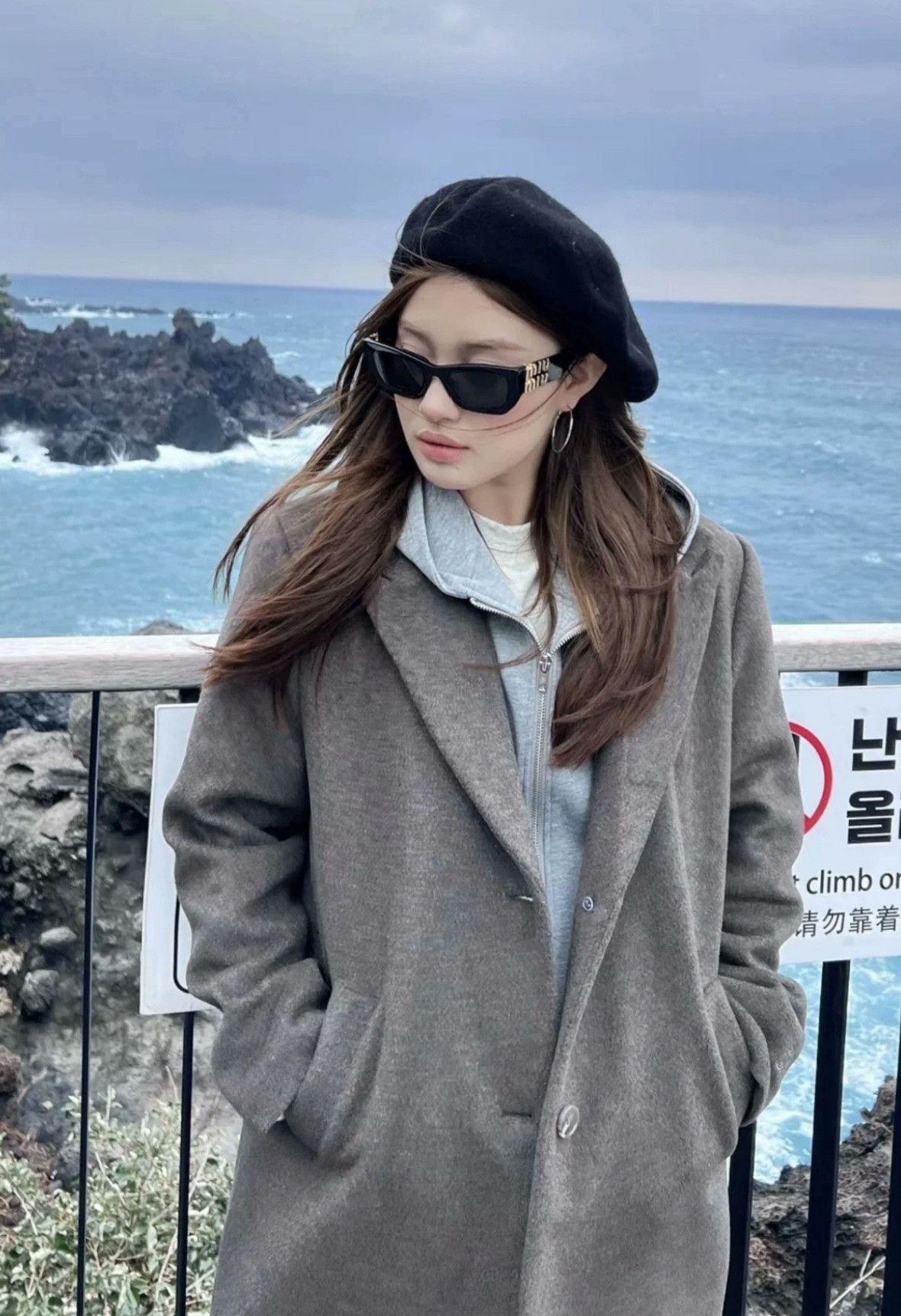 Miu Miu Miumiu Black Acetate Butterfly Sunglasses Size ONE SIZE - 9 Thumbnail