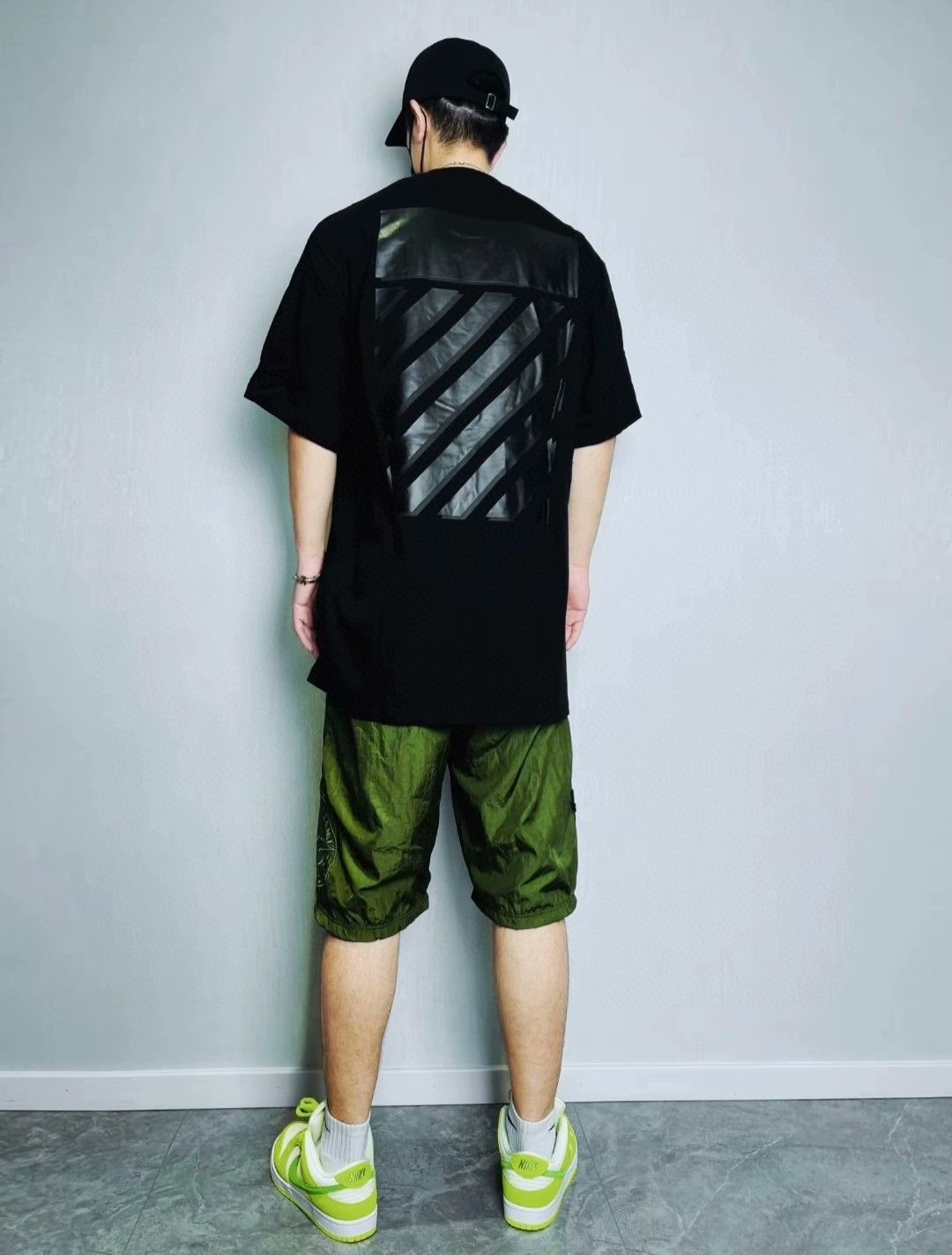 Off-White Off-White Men's Patch Round Neck T-Shirt Size US M / EU 48-50 / 2 - 9 Thumbnail