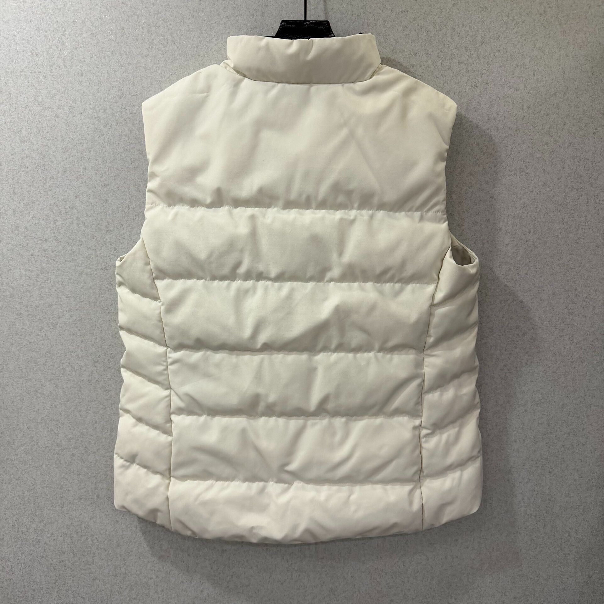 Canada Goose Canada Goose Down White Vest l Men Size US L / EU 52-54 / 3 - 2 Thumbnail
