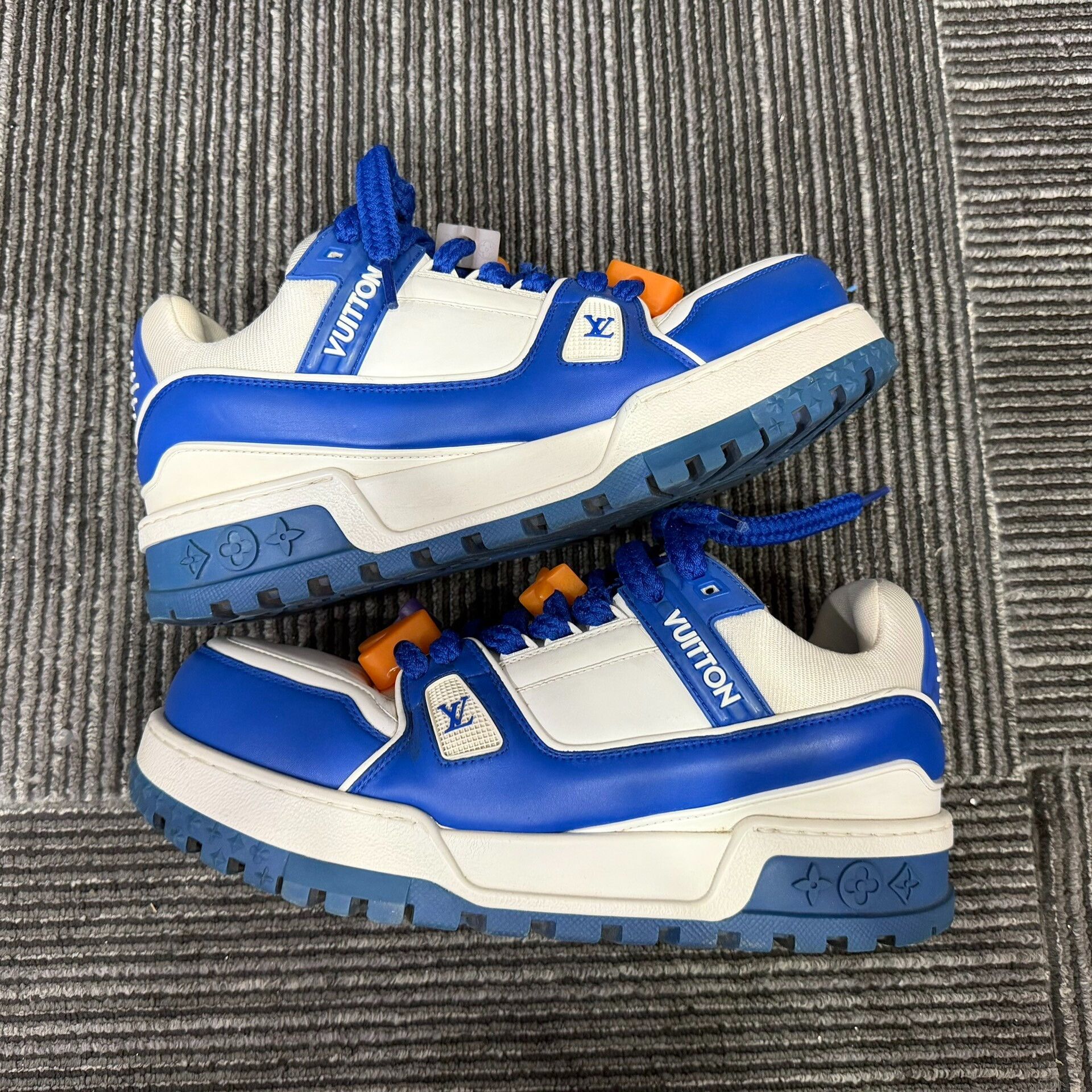 Louis Vuitton Louis Vuitton Training Blue Lowtop Sneakers 9 Men Size US 9 / EU 42 - 2 Thumbnail