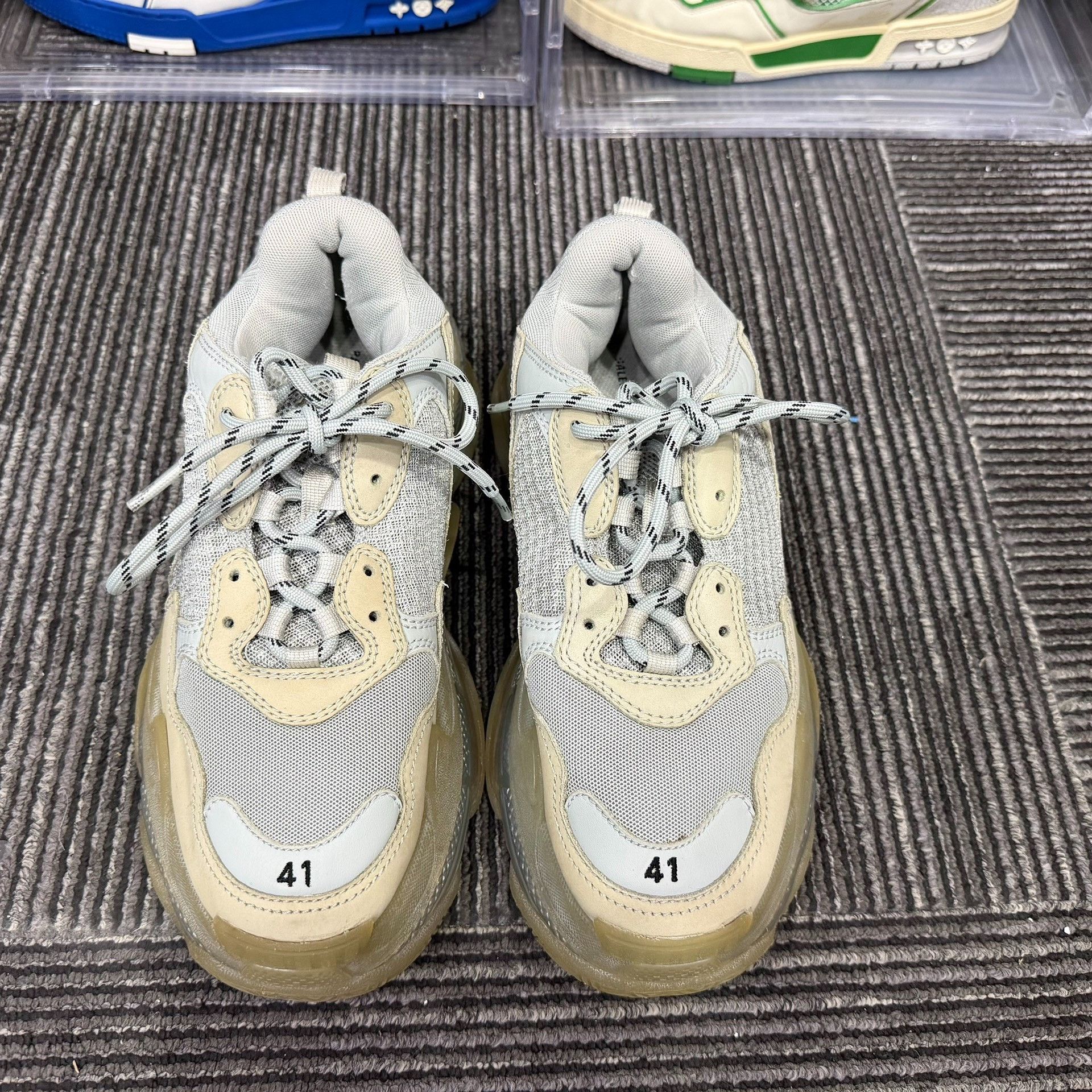 Balenciaga Balenciaga Beige Lowtop Sneakers 8 Men Size US 8 / EU 41 - 4 Thumbnail