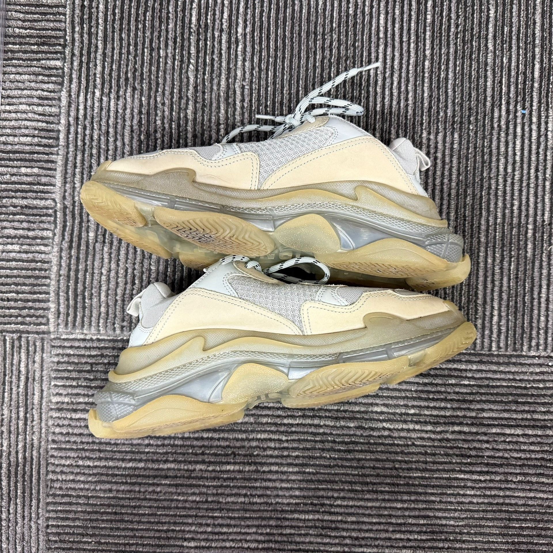 Balenciaga Balenciaga Beige Lowtop Sneakers 8 Men Size US 8 / EU 41 - 3 Thumbnail