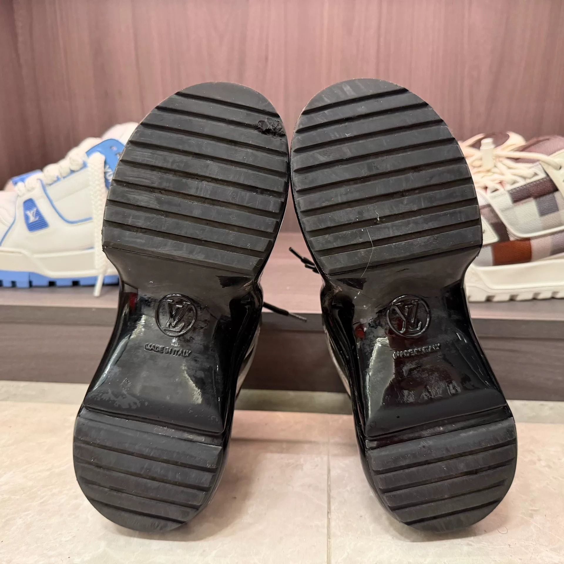 Louis Vuitton Louis Vuitton Patent Black Lowtop Sneakers us_5 Women Size US 5 / IT 35 - 6 Thumbnail